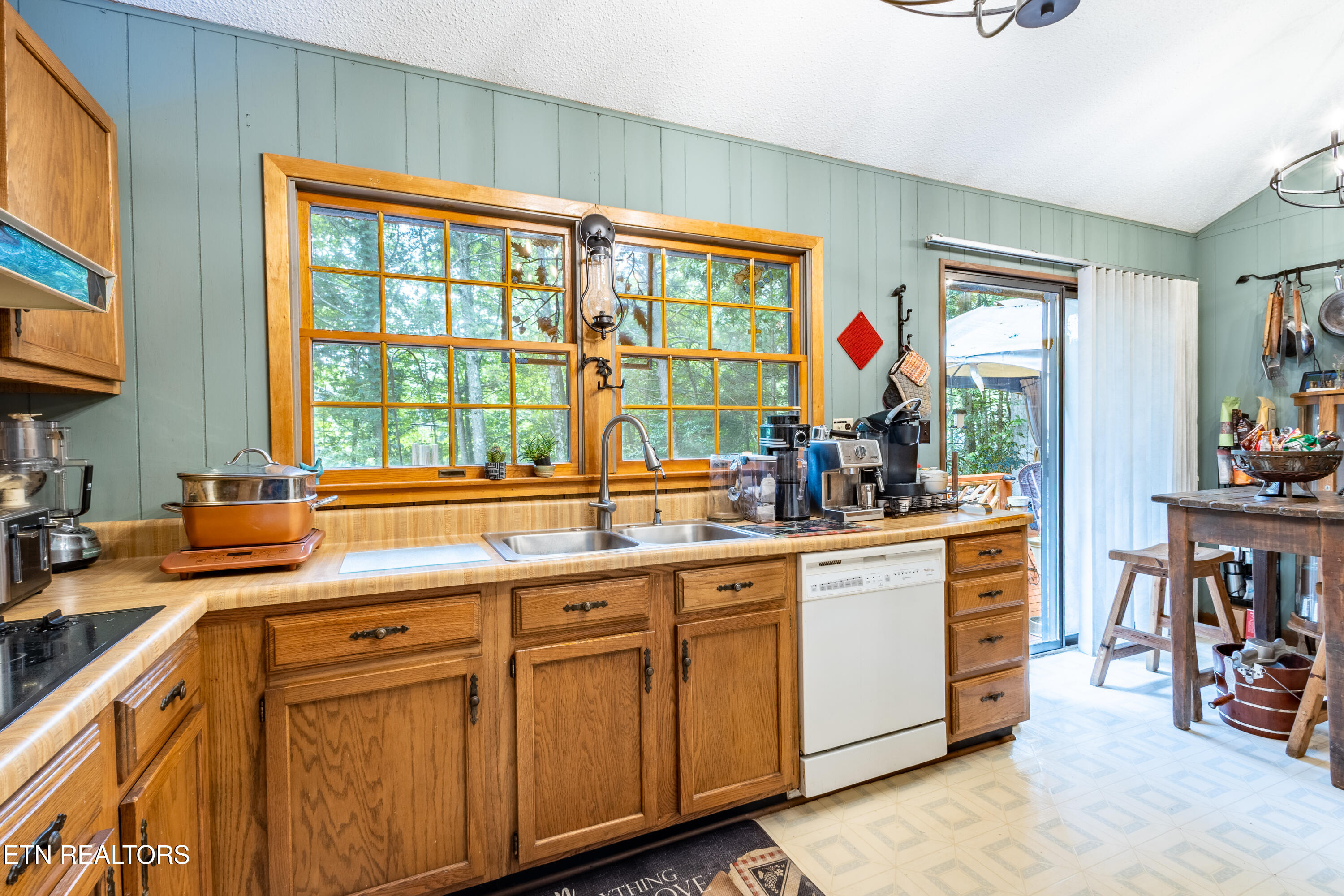 1633 Cardinal Drive Gatlinburg TN 37738