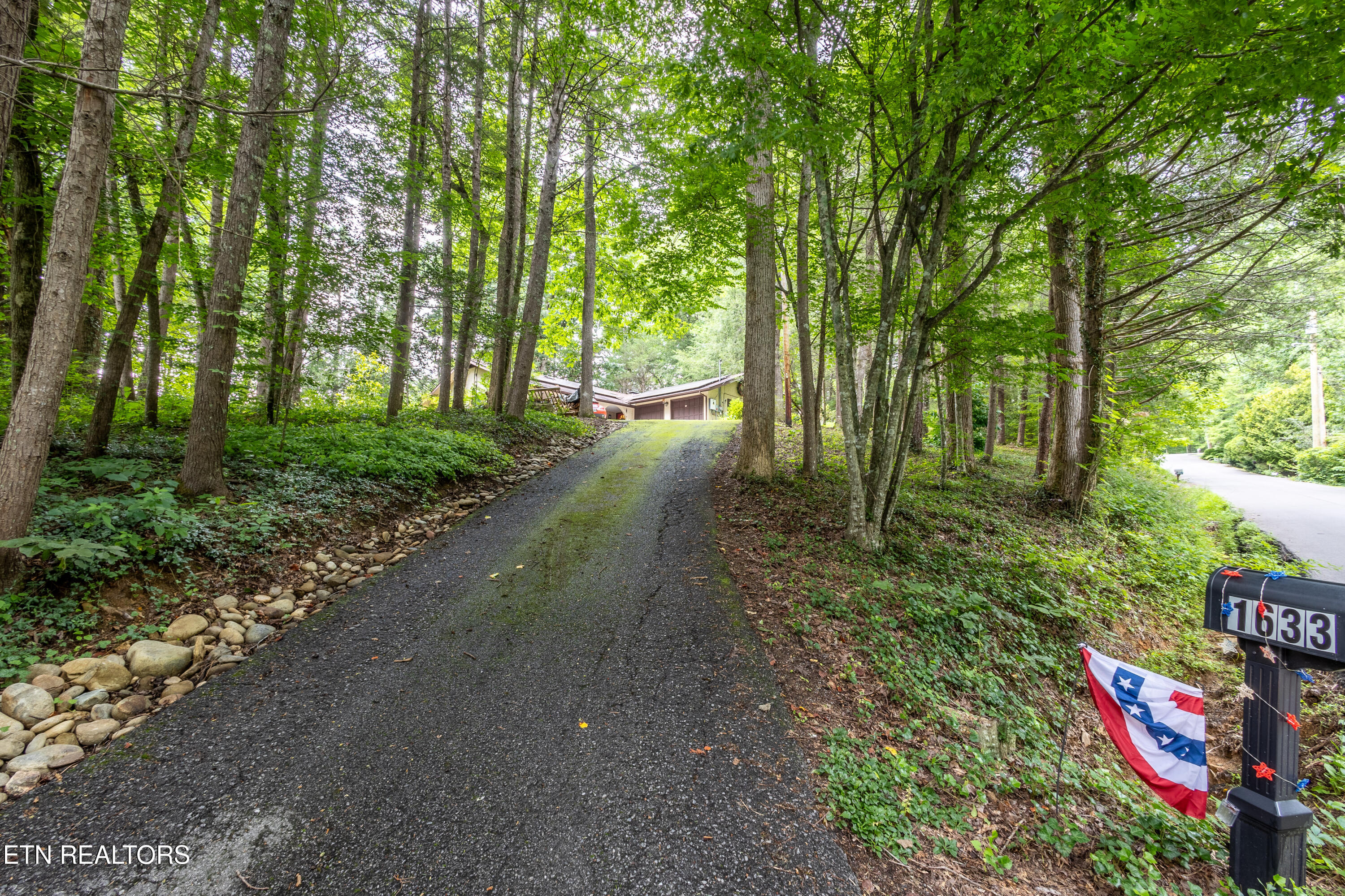 1633 Cardinal Drive Gatlinburg TN 37738