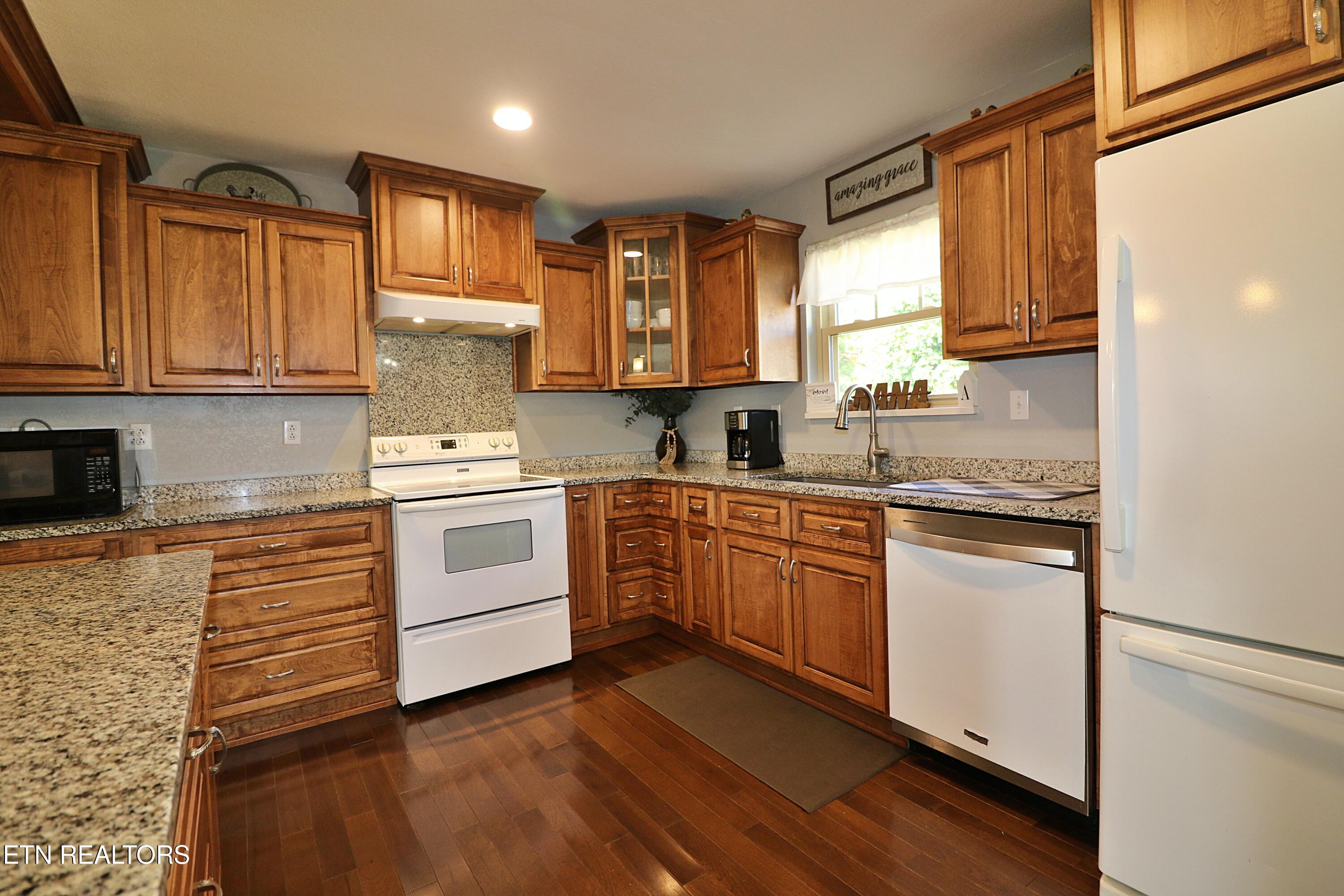 1058 Mountain View Road Robbins TN 37852