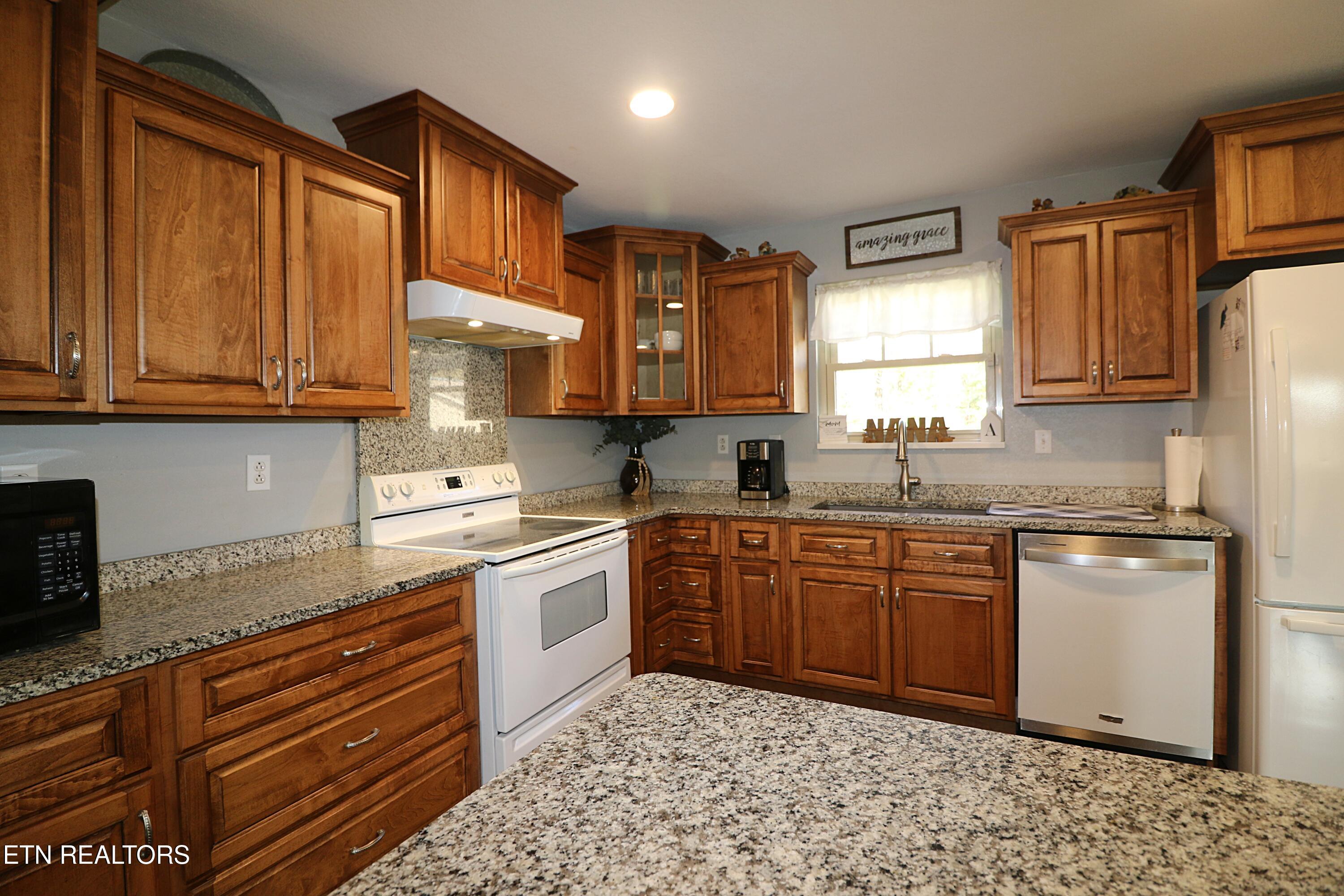 1058 Mountain View Road Robbins TN 37852