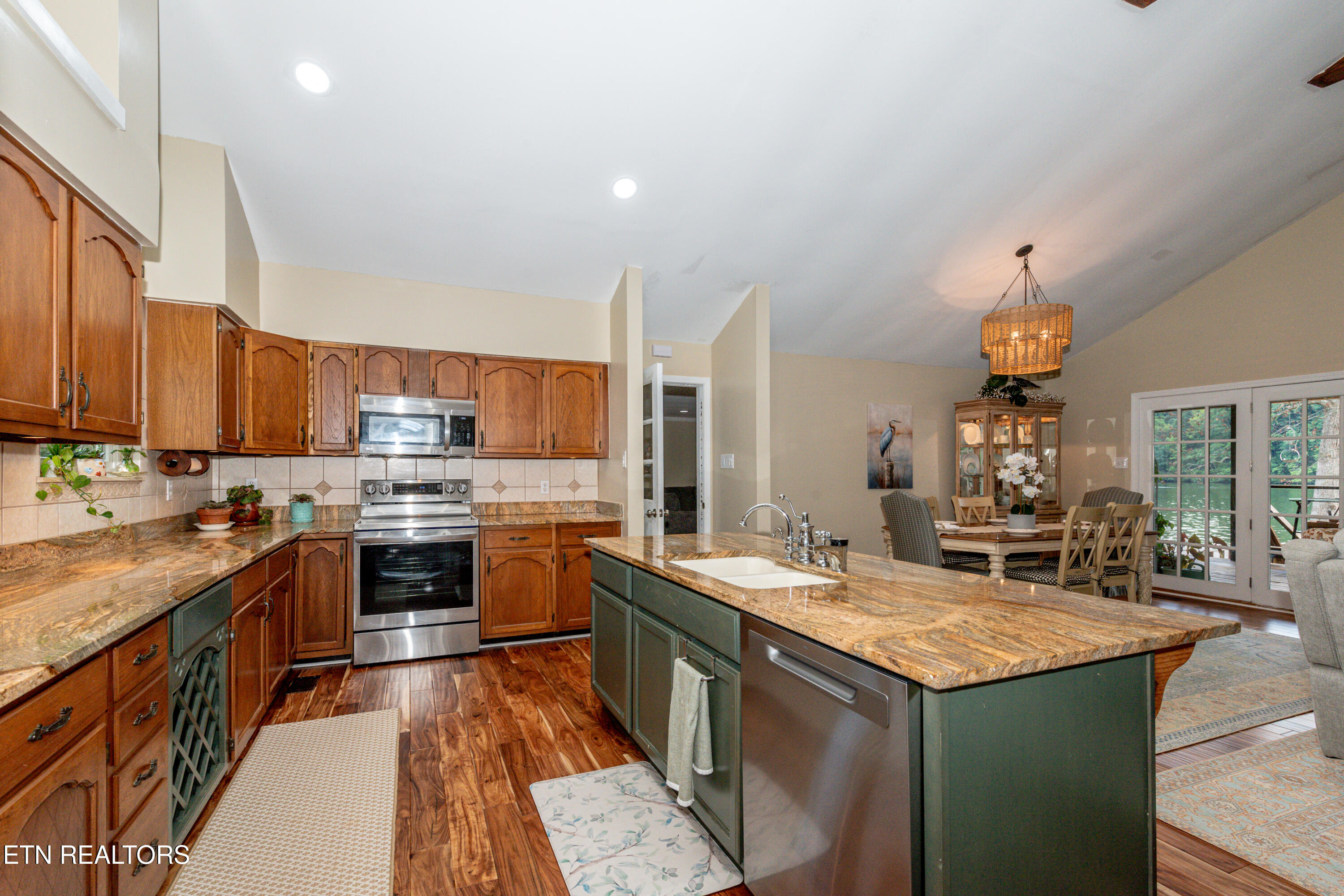 4225 W Lakeview Circle Louisville TN 37777