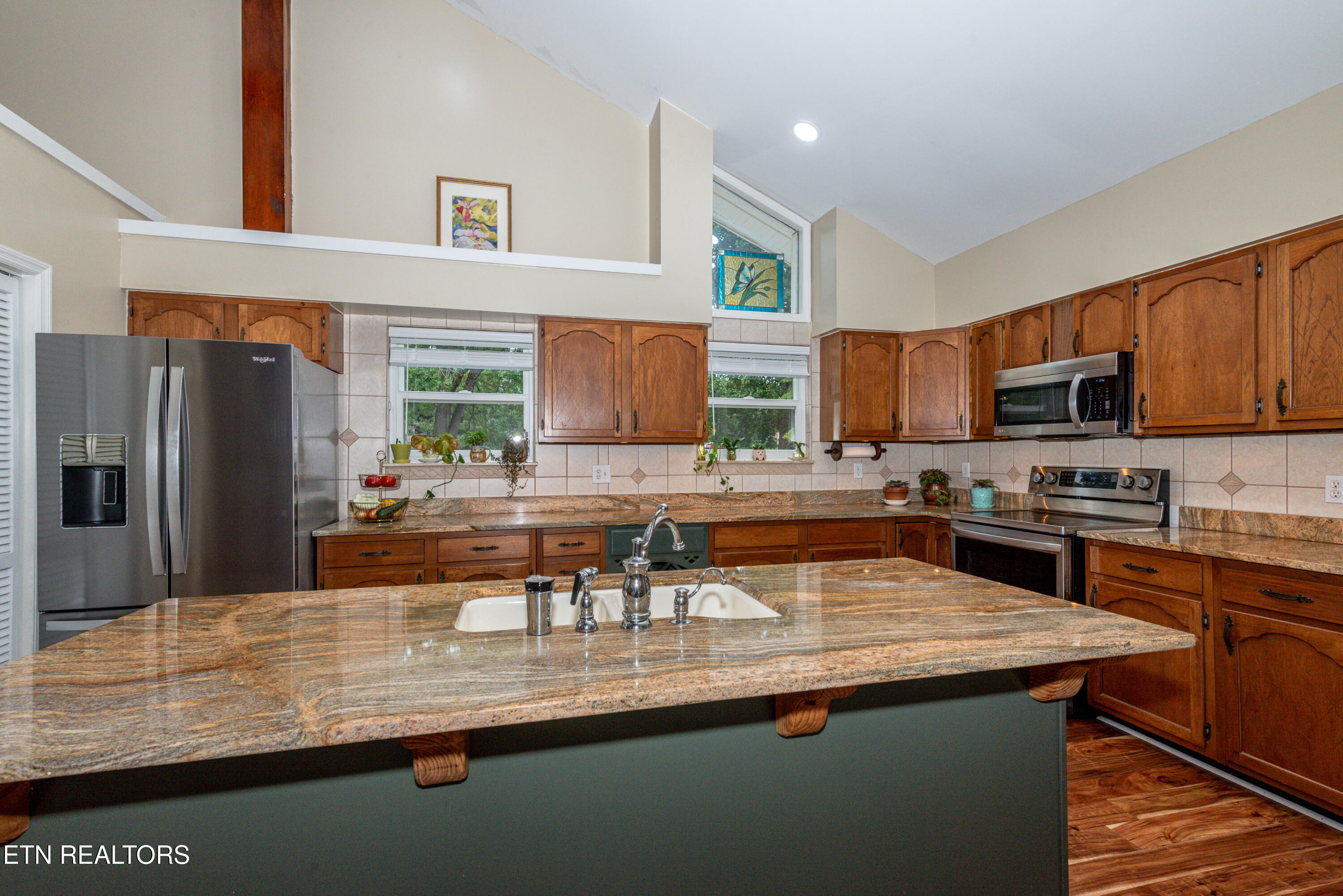 4225 W Lakeview Circle Louisville TN 37777