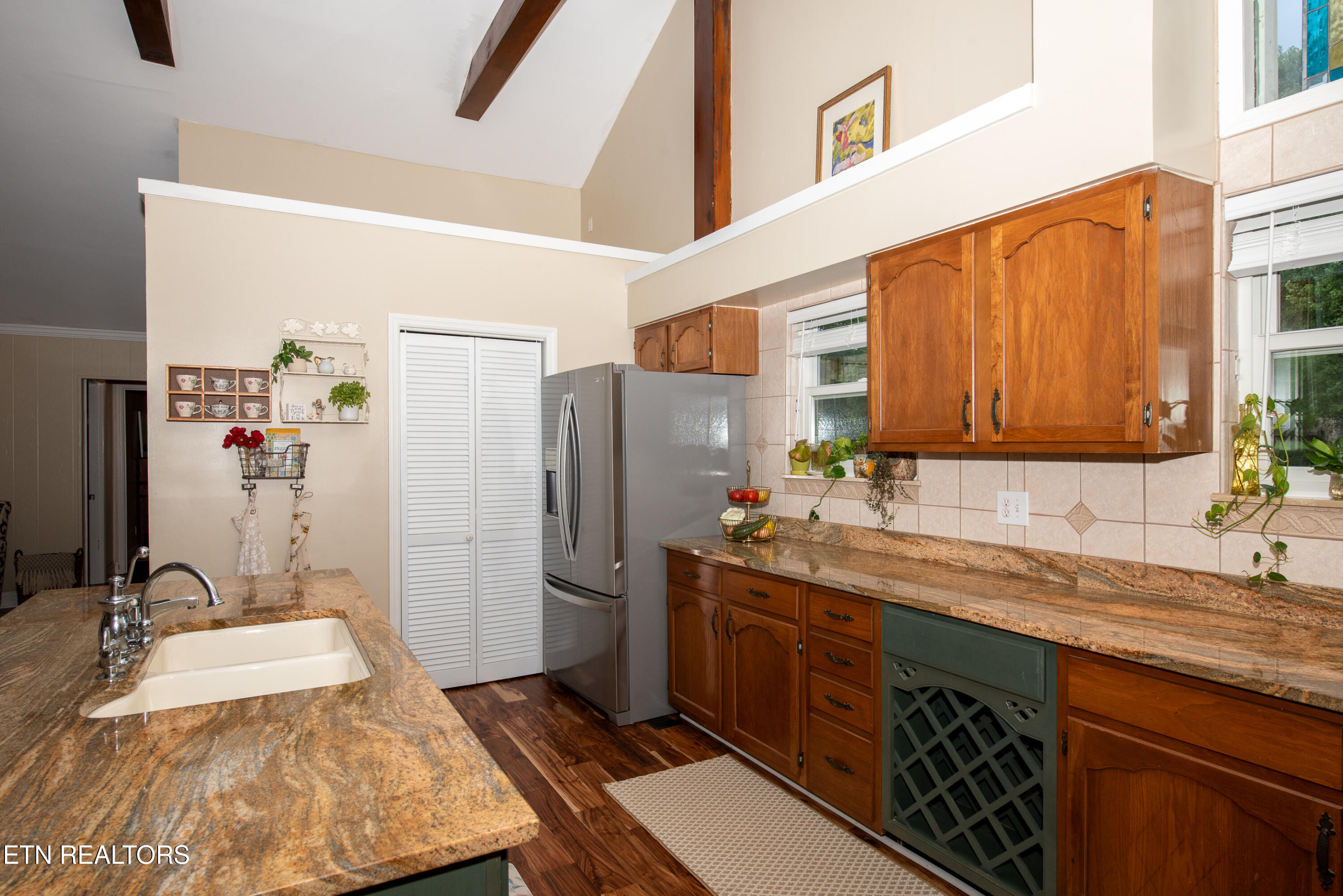 4225 W Lakeview Circle Louisville TN 37777