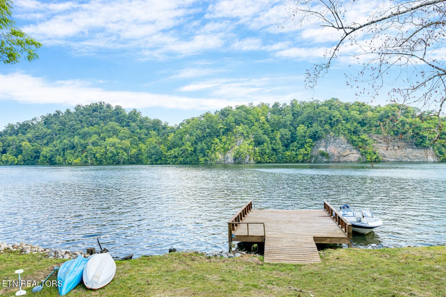 4225 W Lakeview Circle Louisville TN 37777