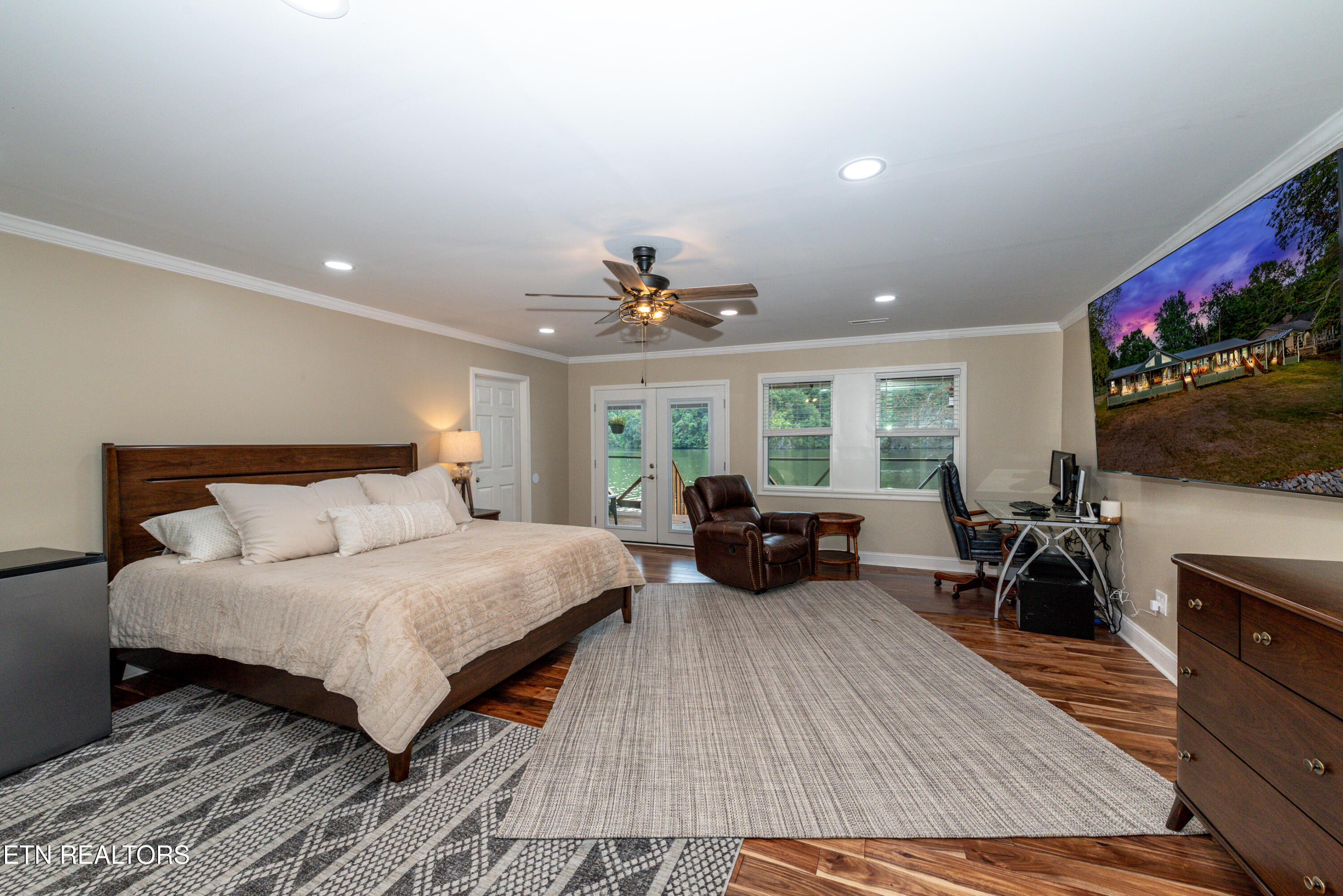 4225 W Lakeview Circle Louisville TN 37777