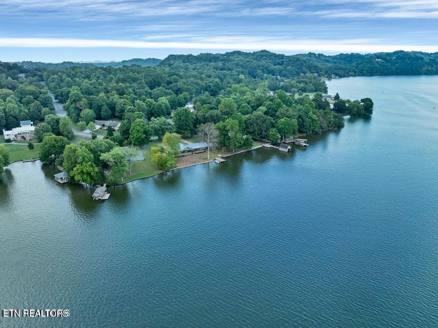 4225 W Lakeview Circle Louisville TN 37777