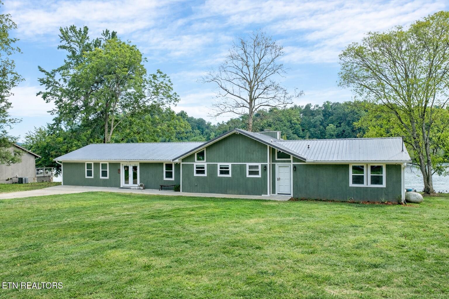 4225 W Lakeview Circle Louisville TN 37777