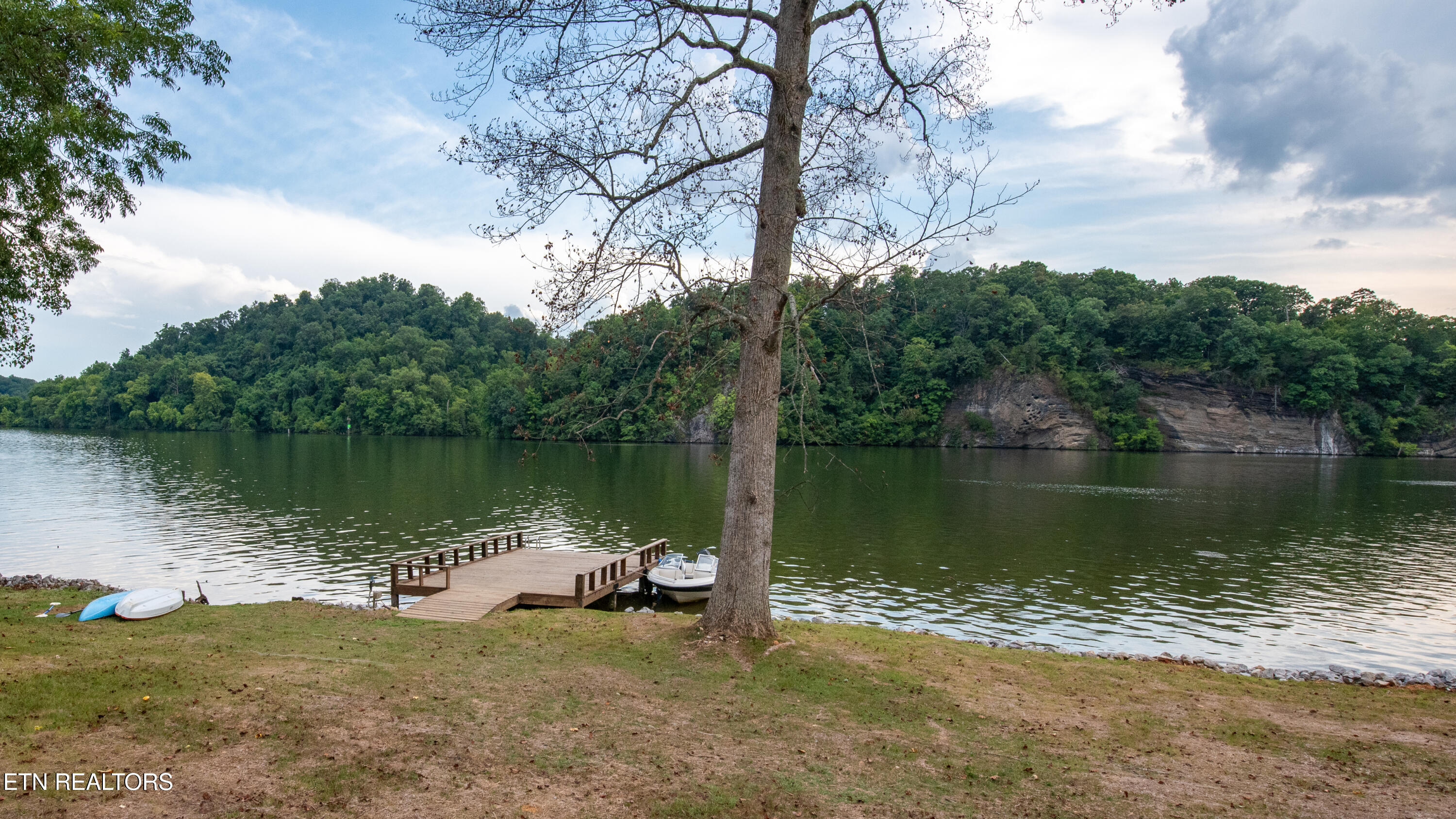 4225 W Lakeview Circle Louisville TN 37777