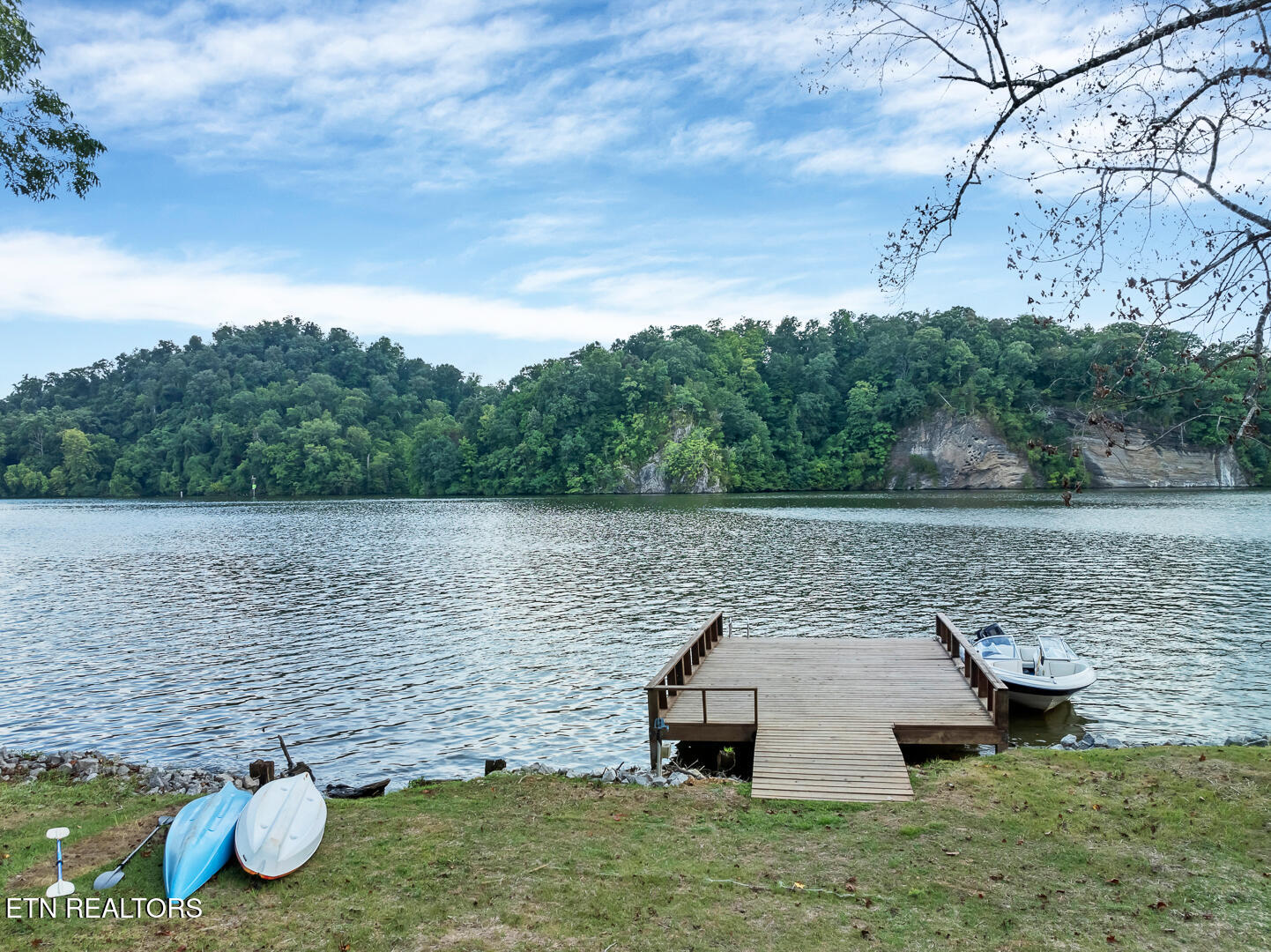 4225 W Lakeview Circle Louisville TN 37777