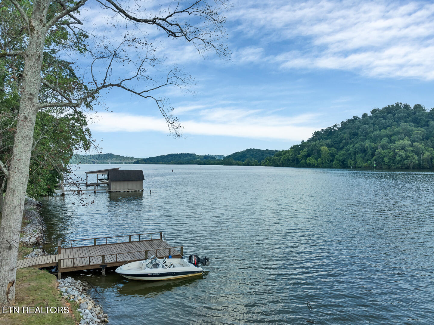 4225 W Lakeview Circle Louisville TN 37777
