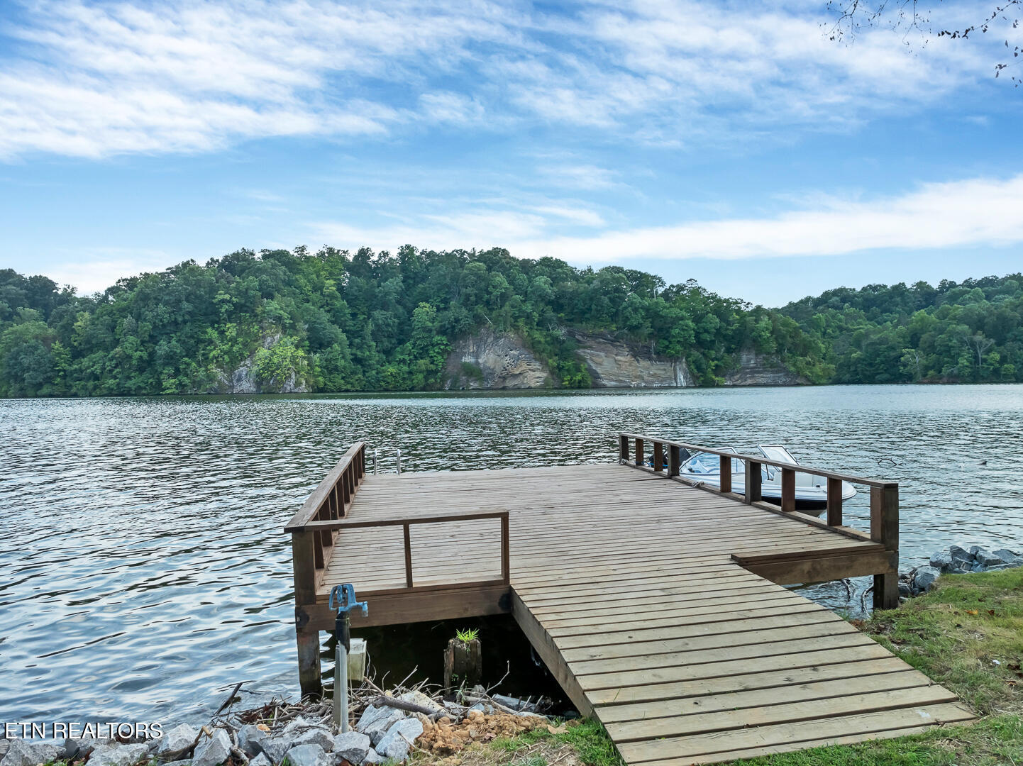4225 W Lakeview Circle Louisville TN 37777