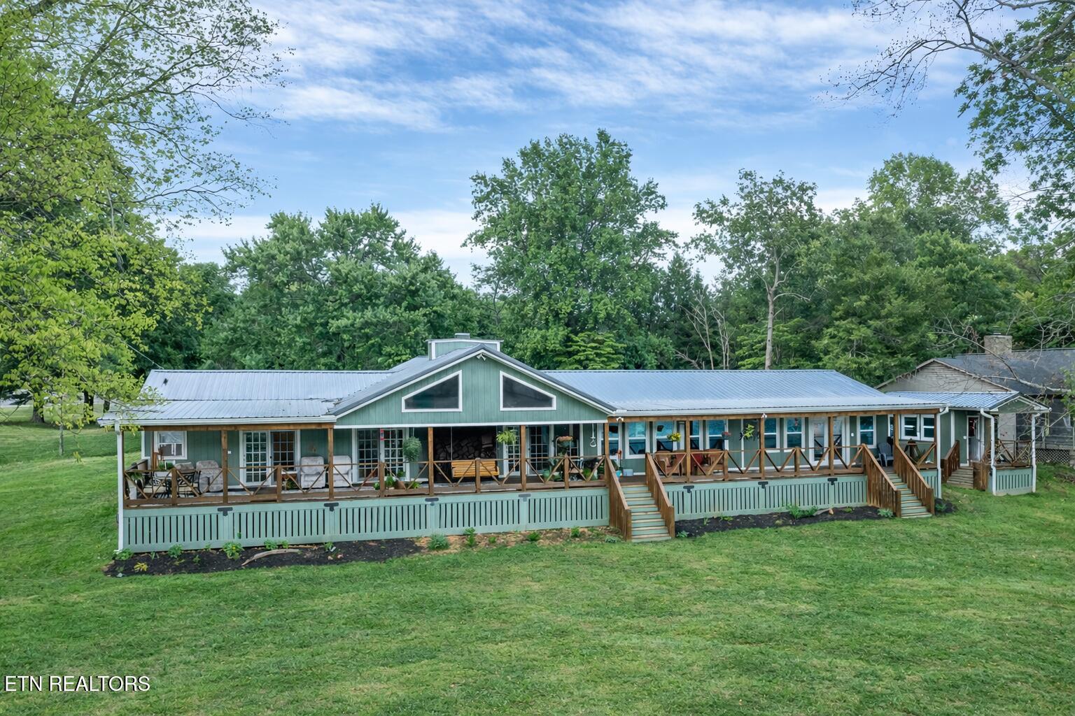 4225 W Lakeview Circle Louisville TN 37777