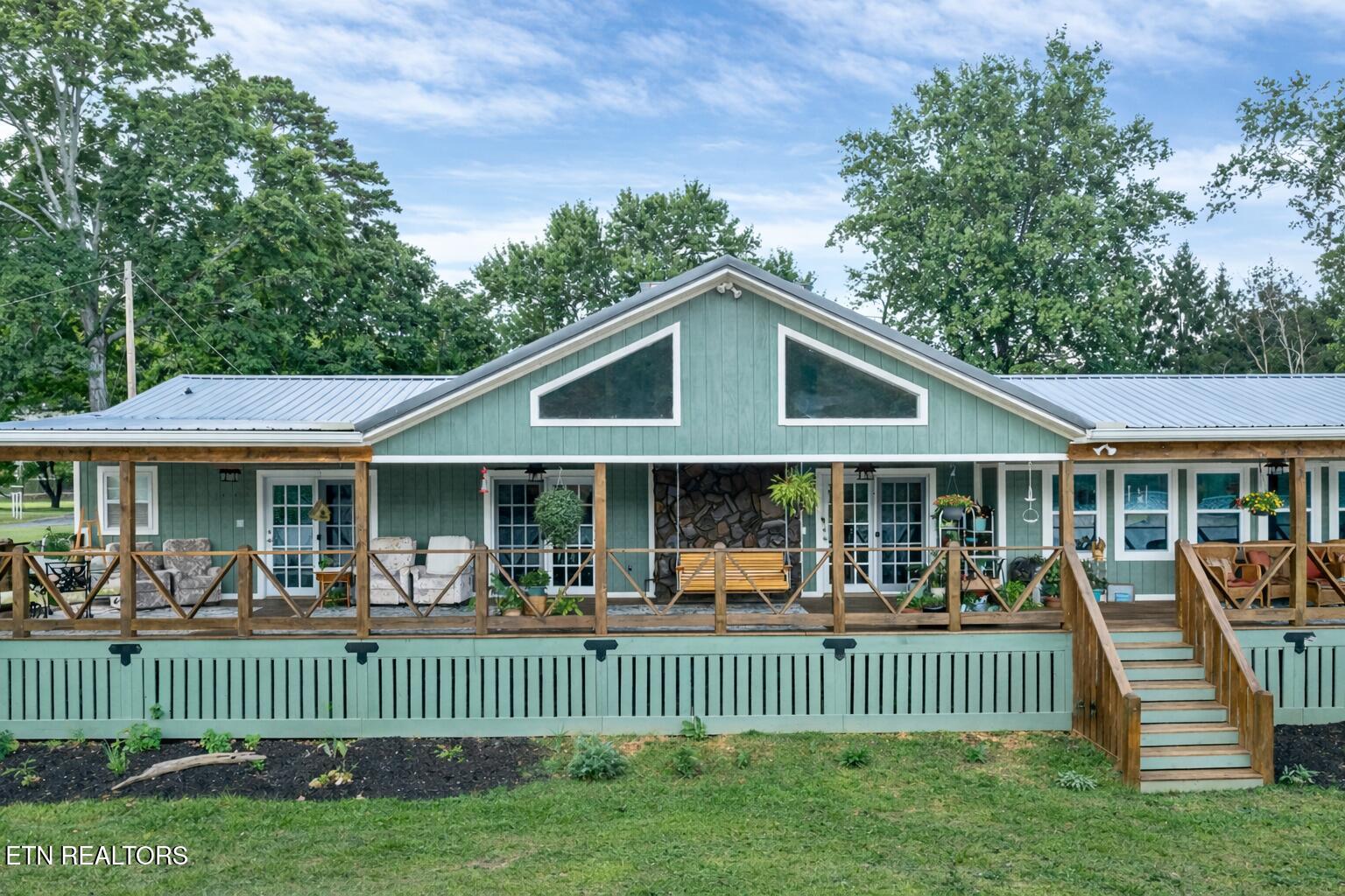 4225 W Lakeview Circle Louisville TN 37777