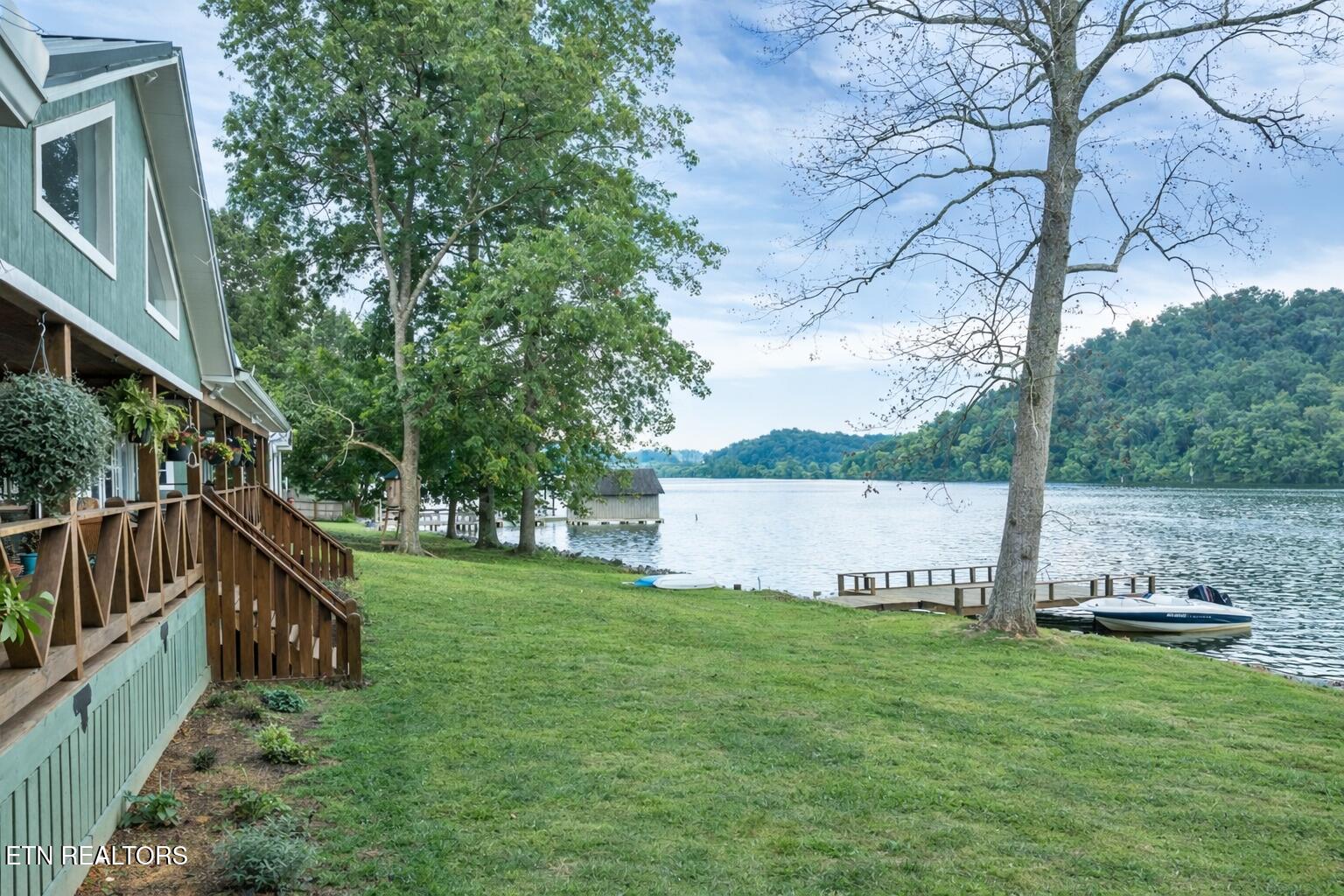 4225 W Lakeview Circle Louisville TN 37777