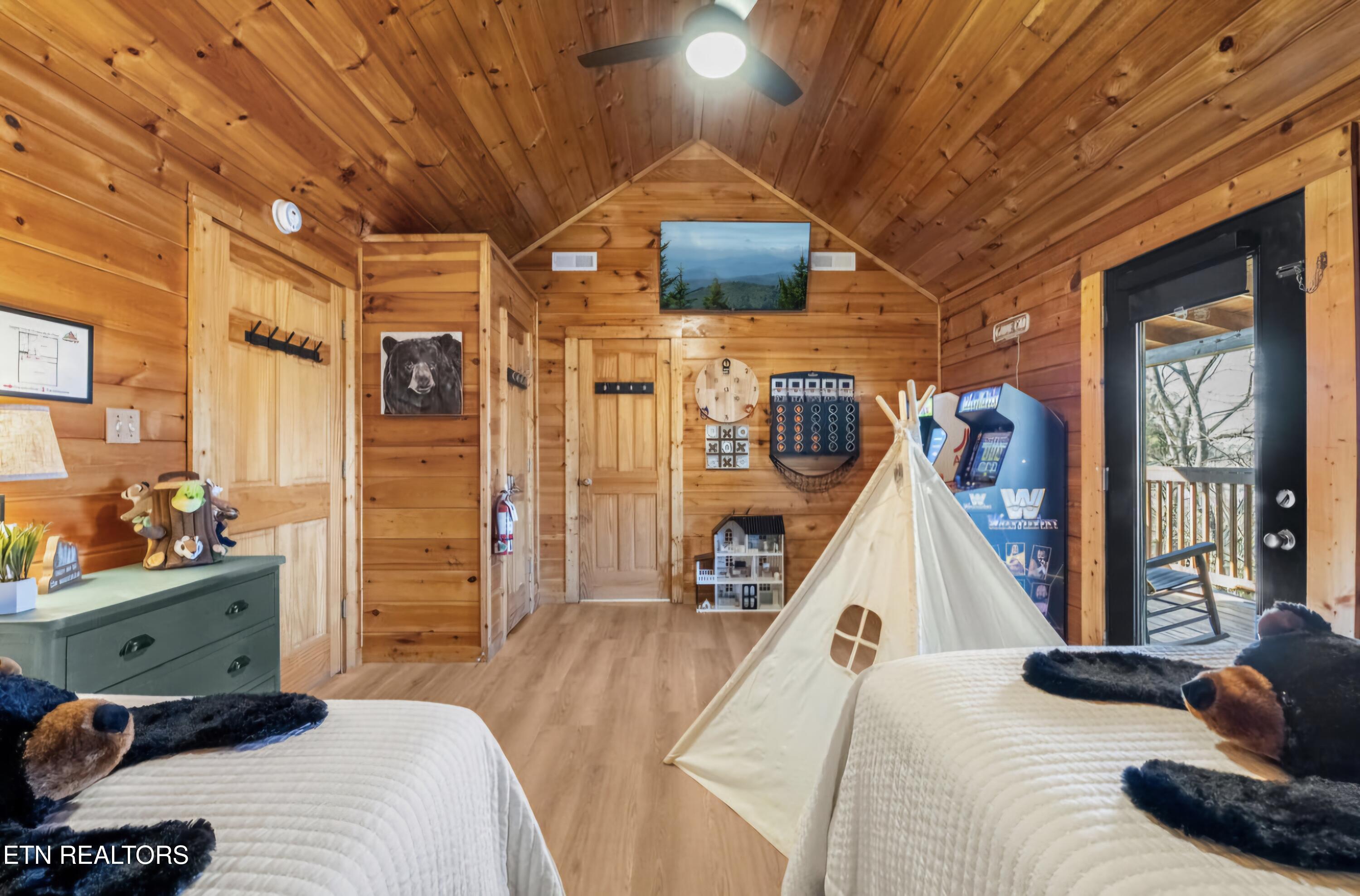 1644 Little Cabin Loop Sevierville TN 37862