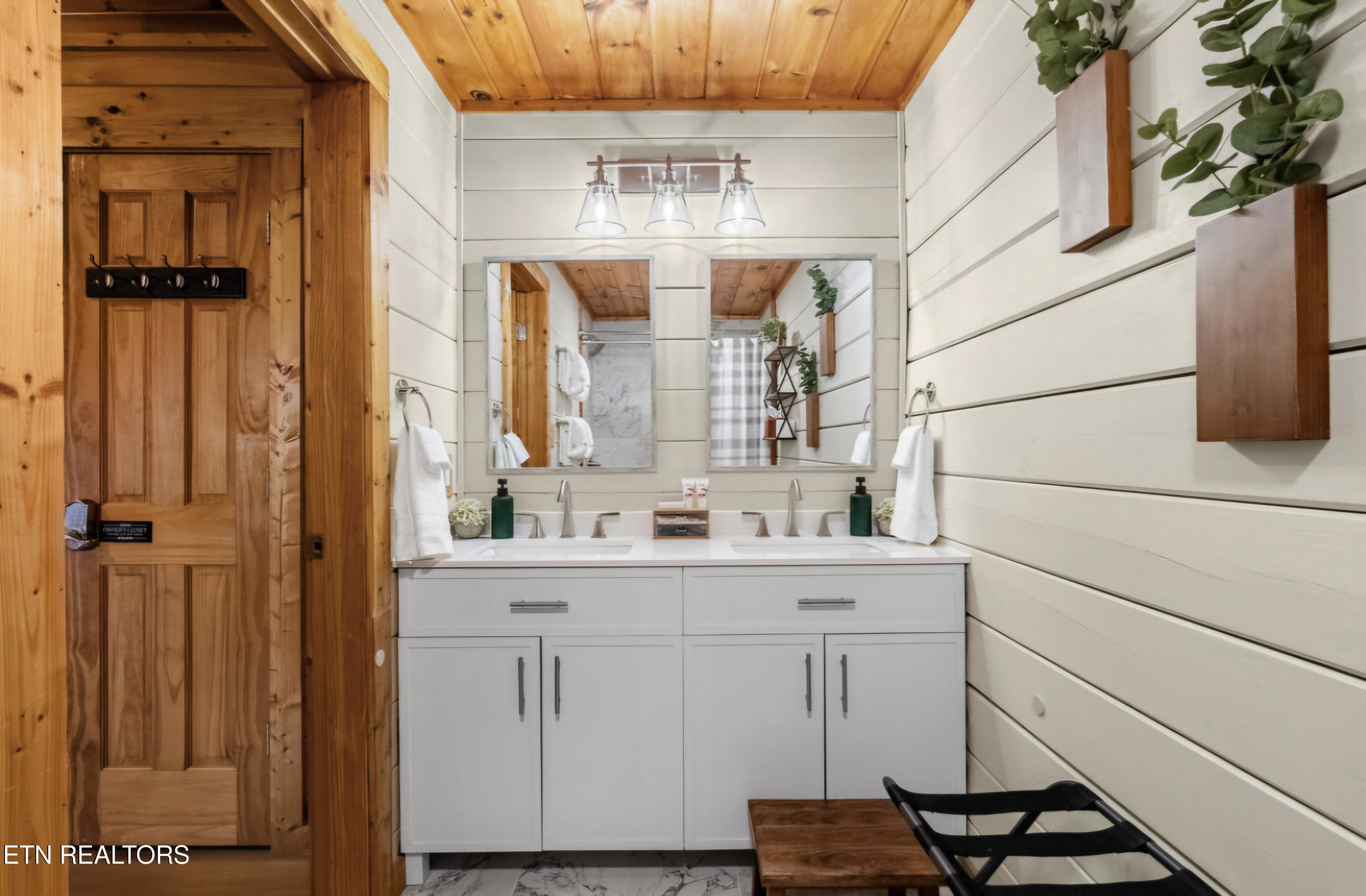 1644 Little Cabin Loop Sevierville TN 37862