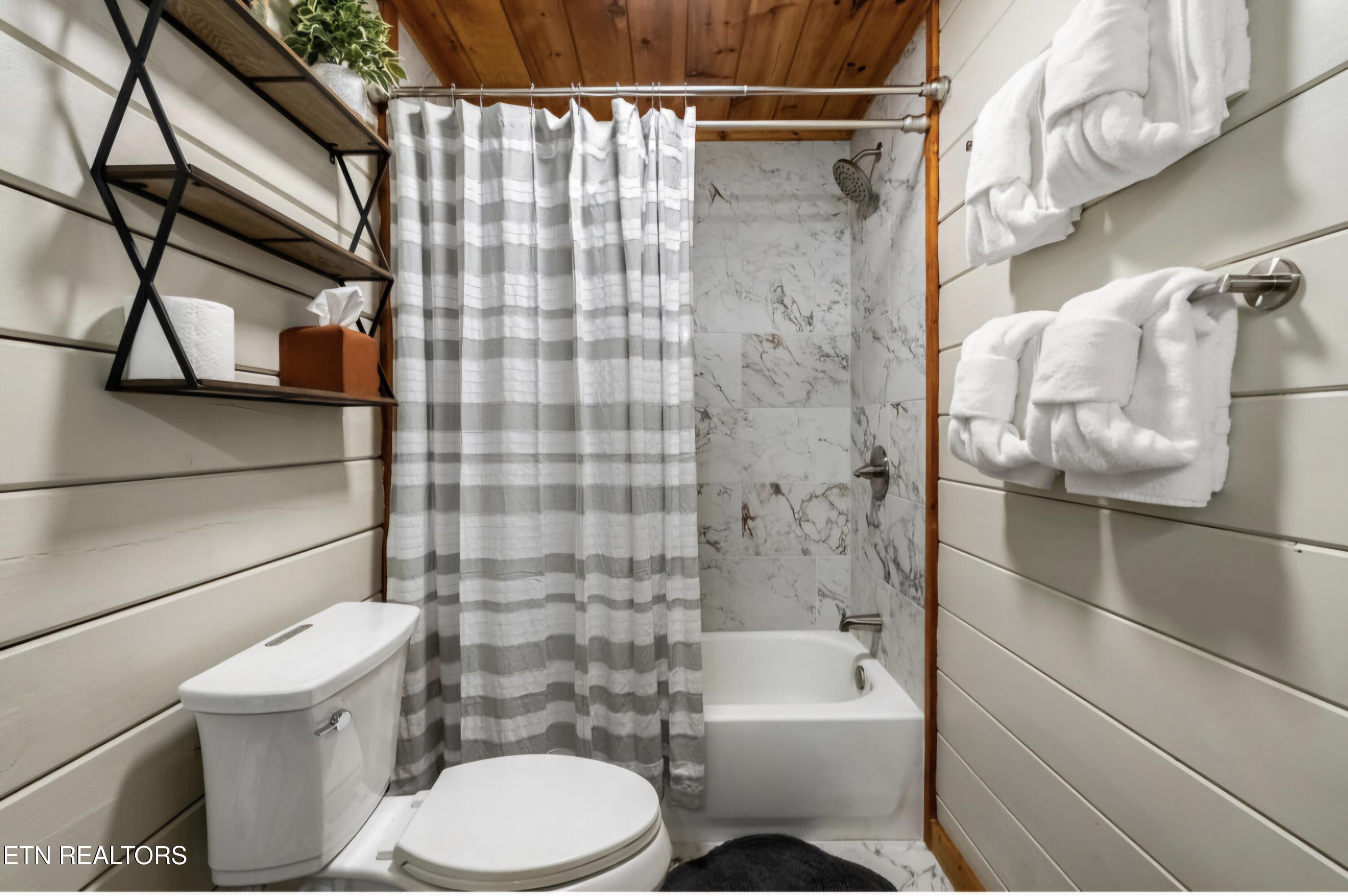 1644 Little Cabin Loop Sevierville TN 37862