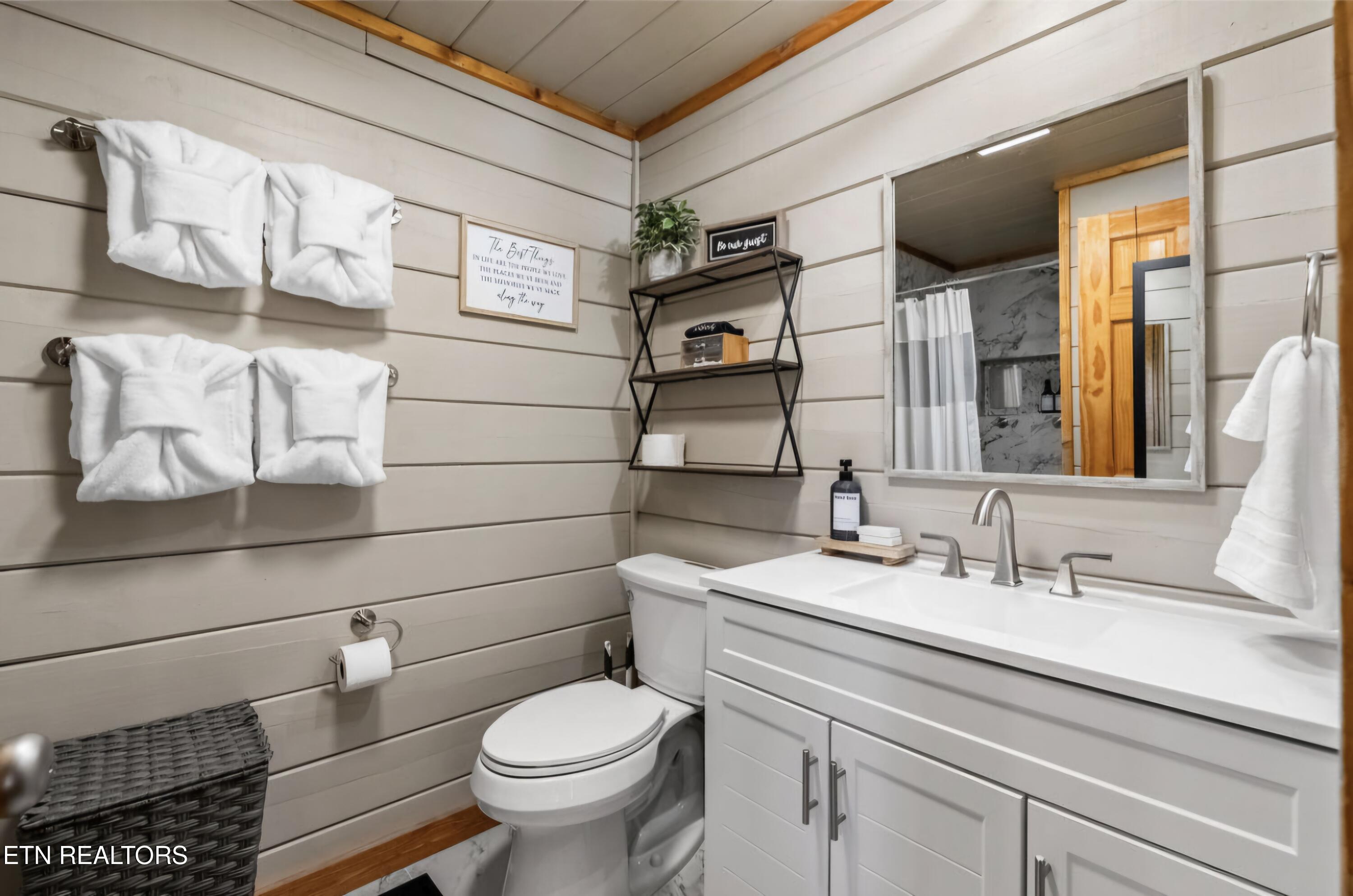 1644 Little Cabin Loop Sevierville TN 37862
