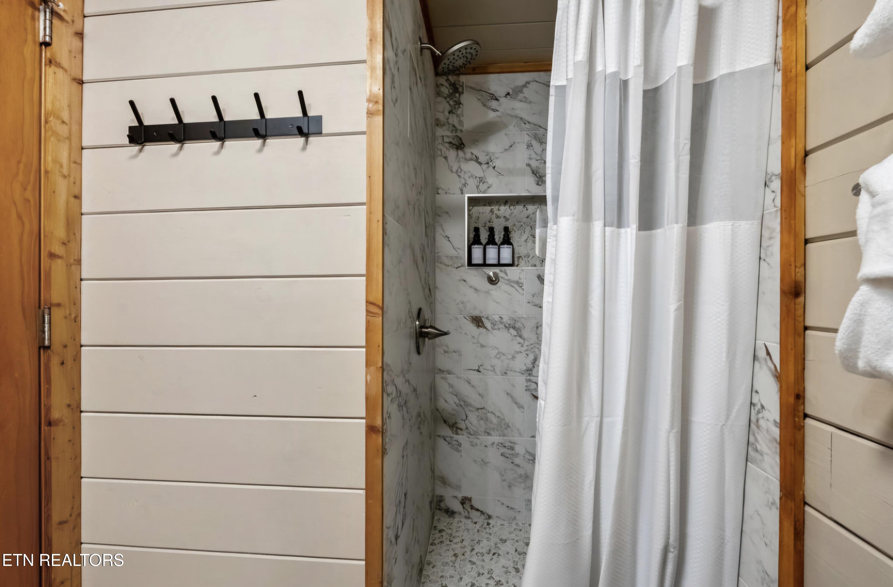 1644 Little Cabin Loop Sevierville TN 37862