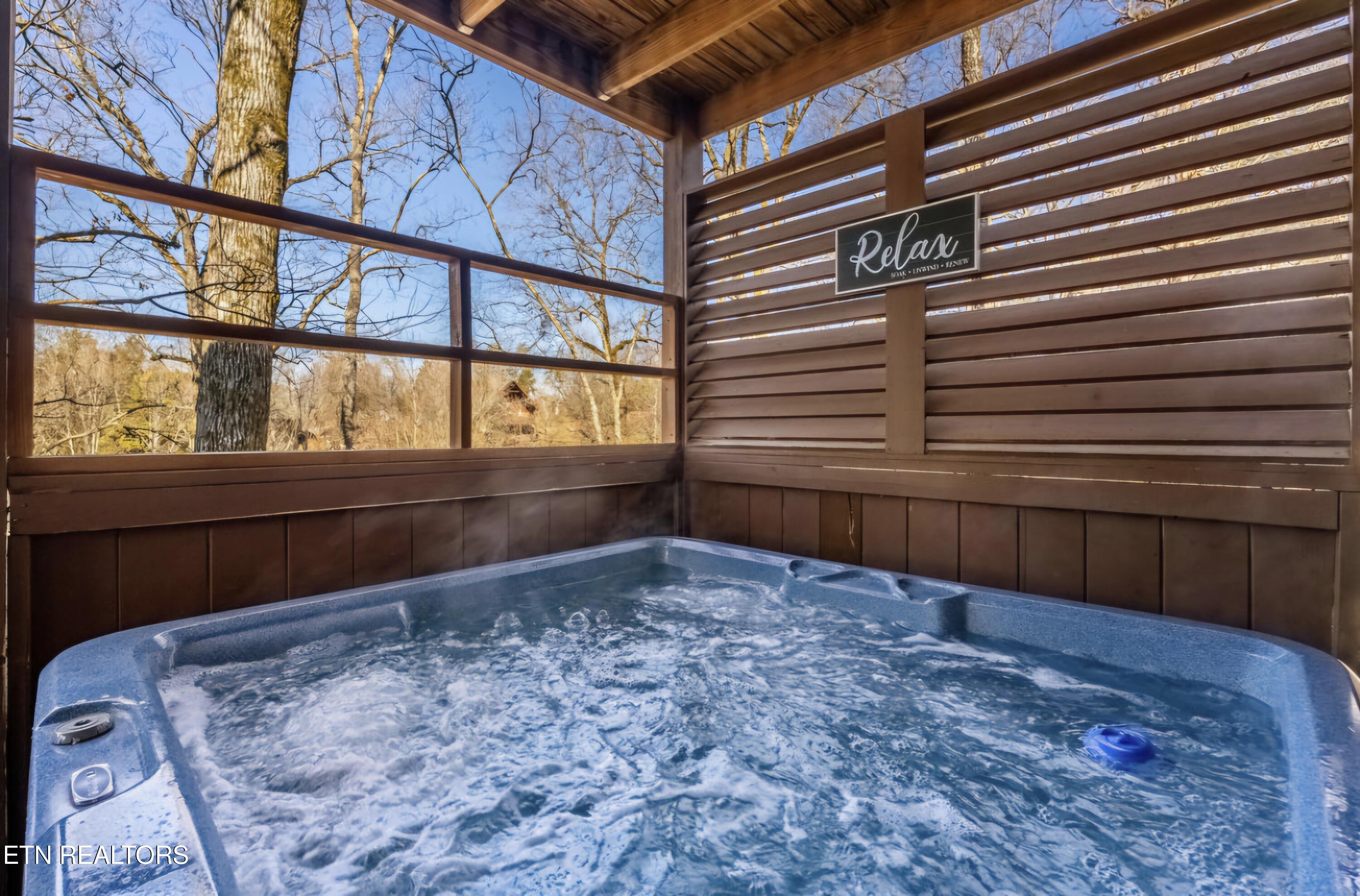 1644 Little Cabin Loop Sevierville TN 37862