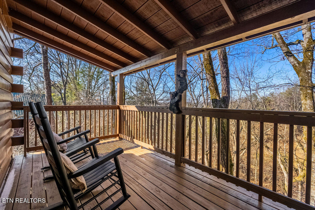 1644 Little Cabin Loop Sevierville TN 37862