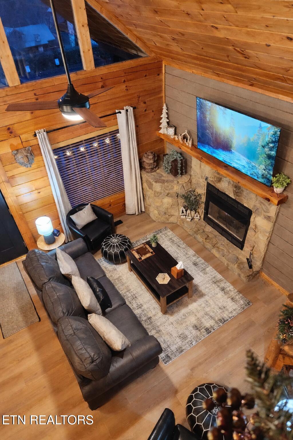 1644 Little Cabin Loop Sevierville TN 37862