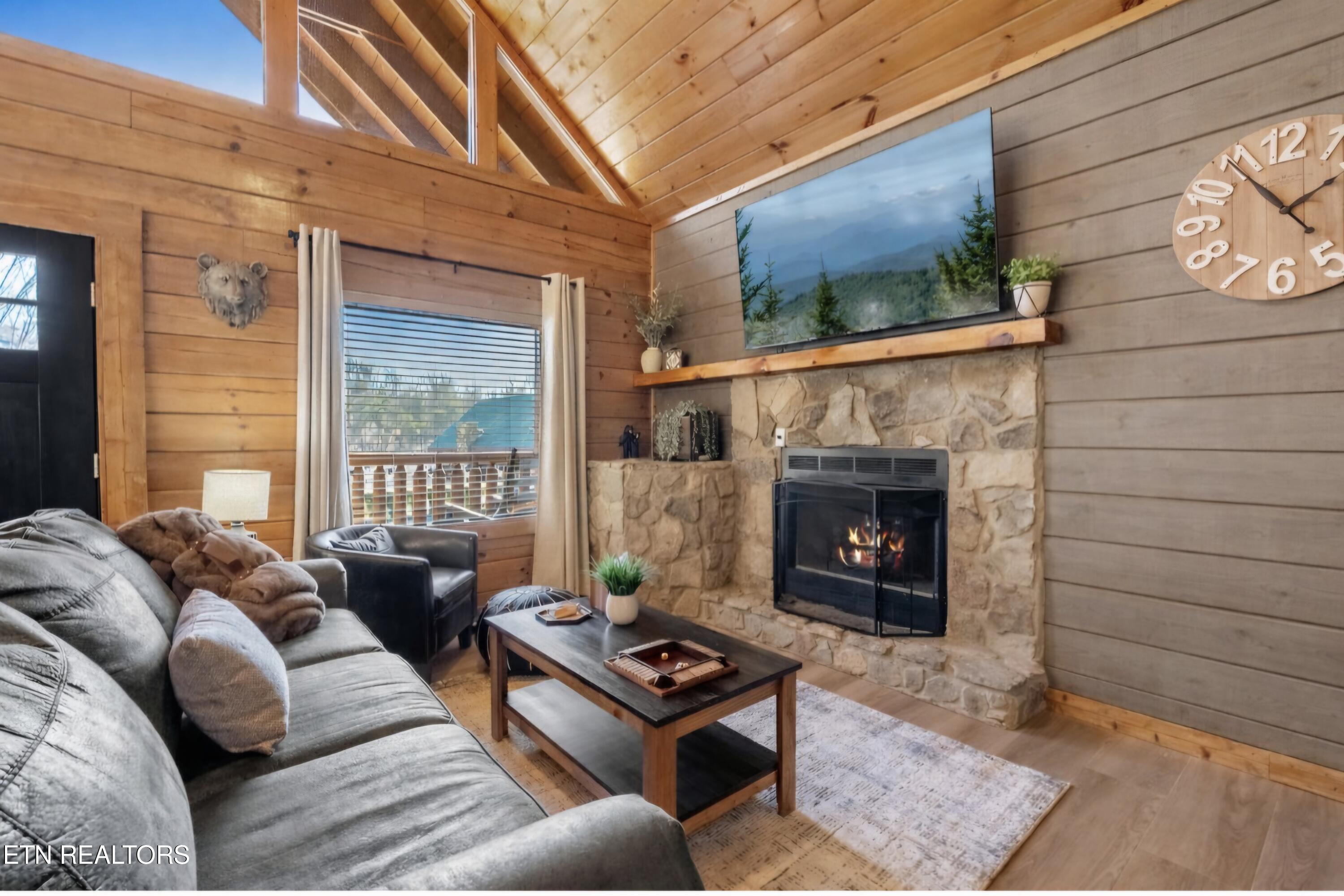 1644 Little Cabin Loop Sevierville TN 37862