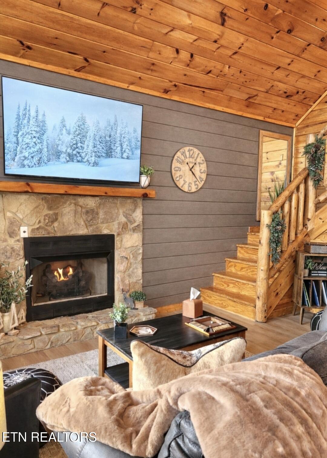 1644 Little Cabin Loop Sevierville TN 37862
