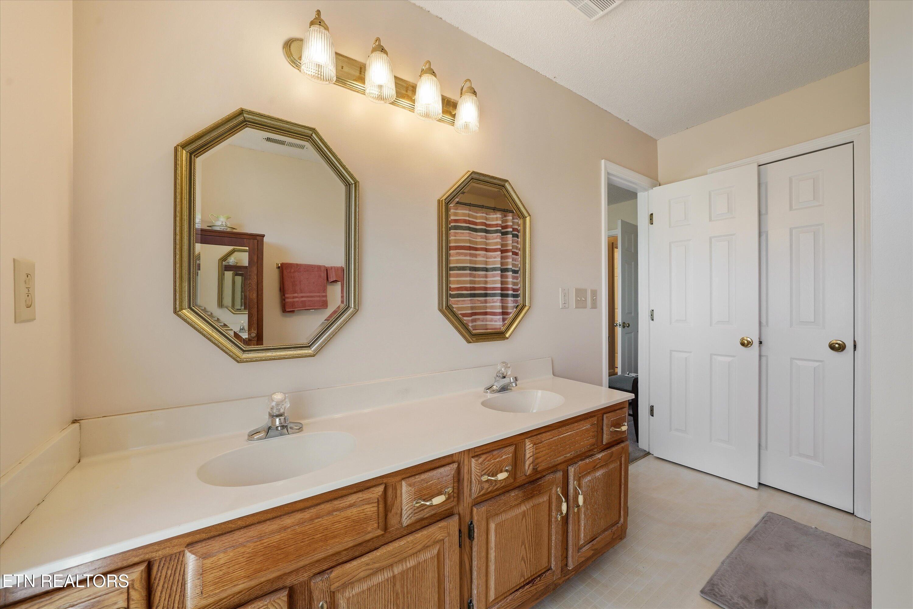 2429 Village Lane Athens TN 37303