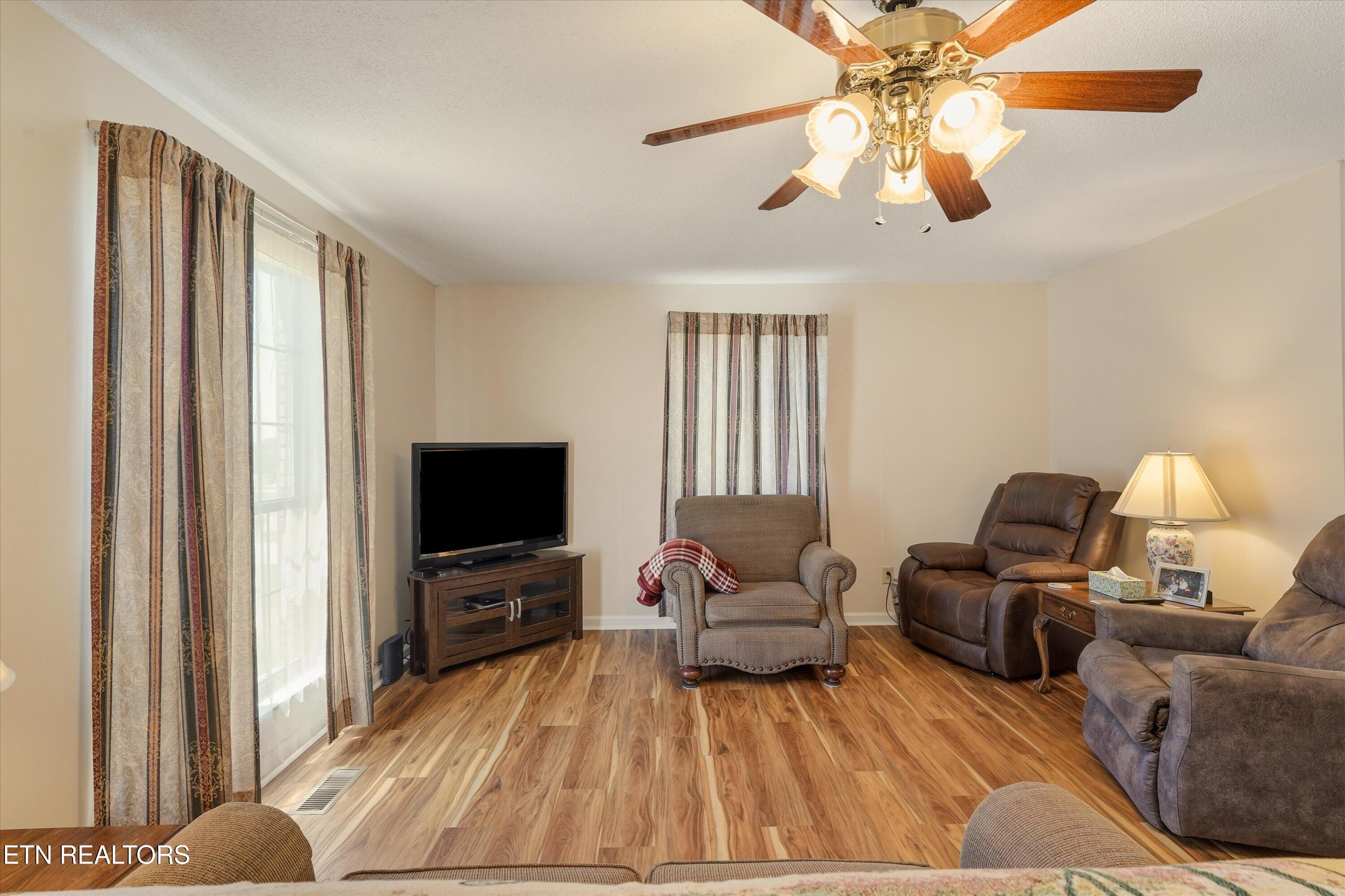 2429 Village Lane Athens TN 37303