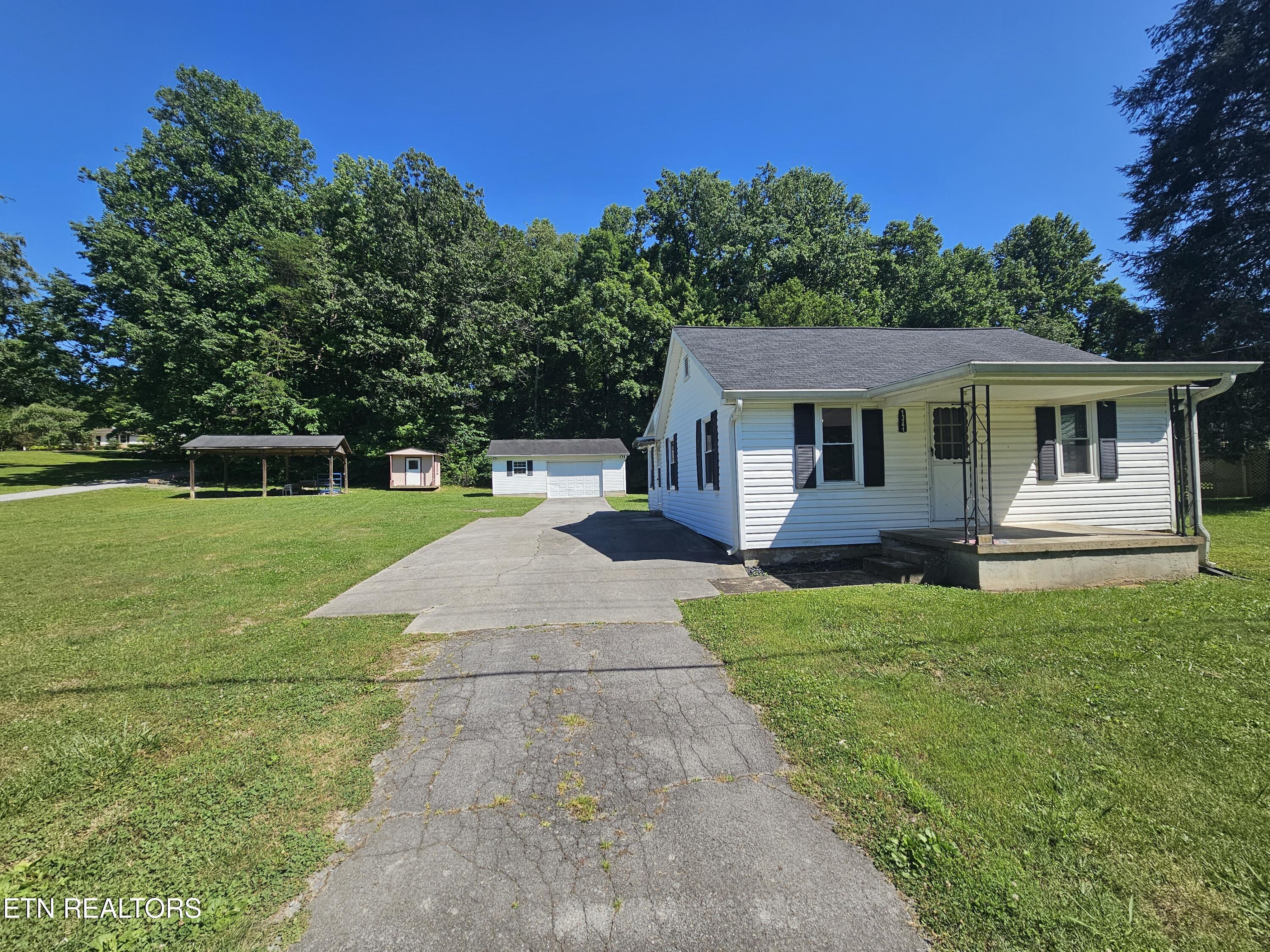 1341 Blockhouse Valley Road Clinton TN 37716