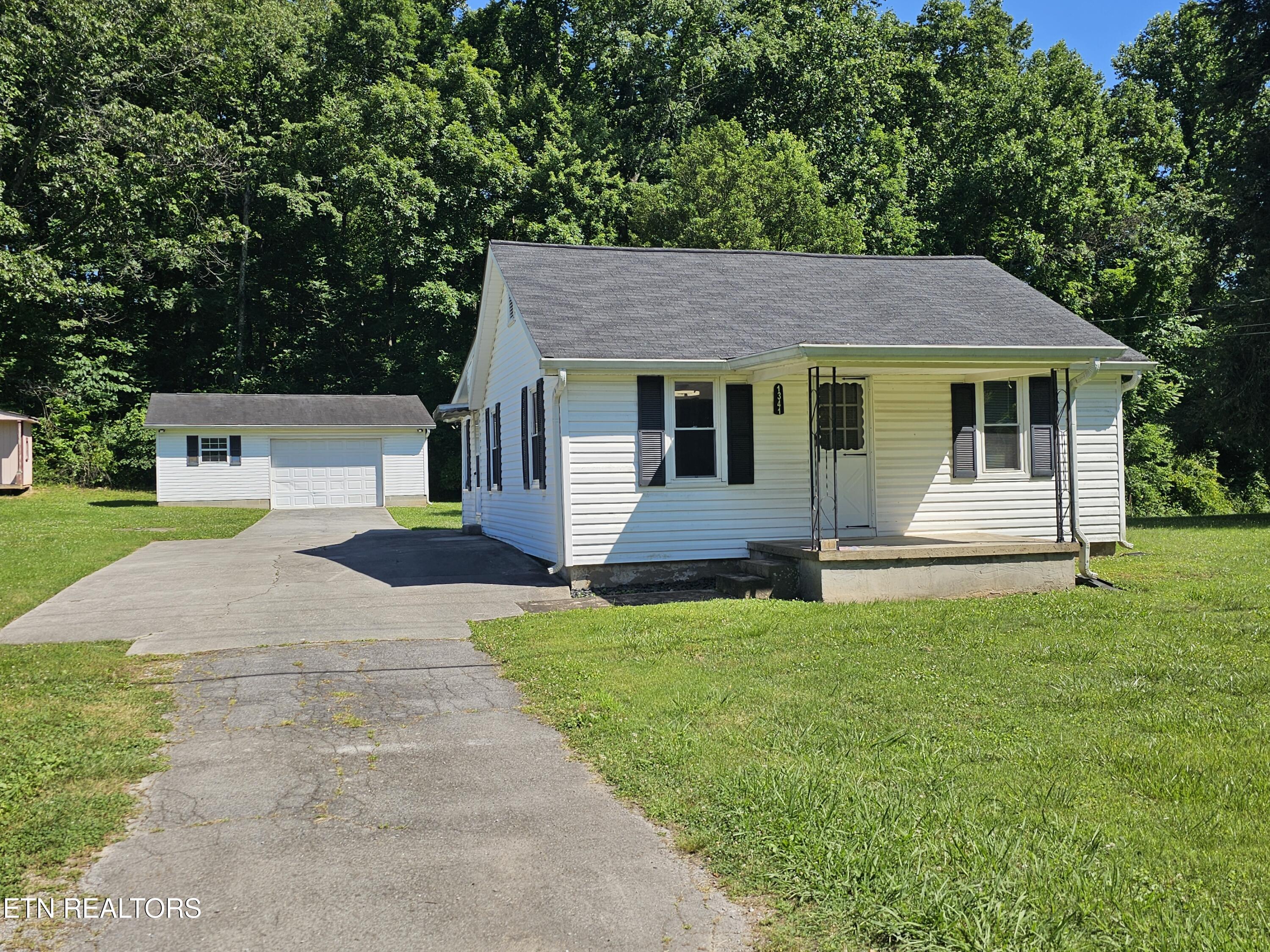 1341 Blockhouse Valley Road Clinton TN 37716