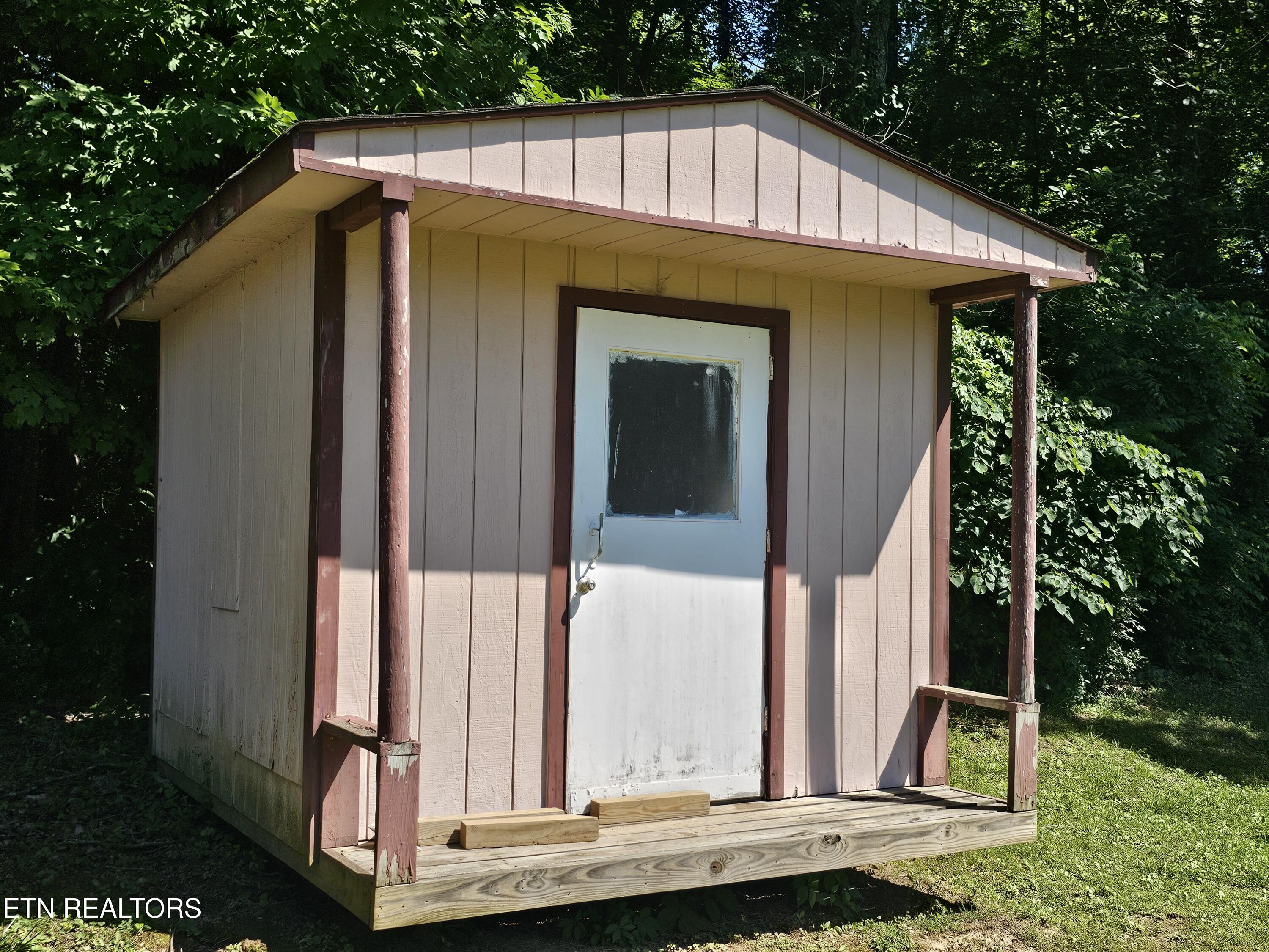 1341 Blockhouse Valley Road Clinton TN 37716
