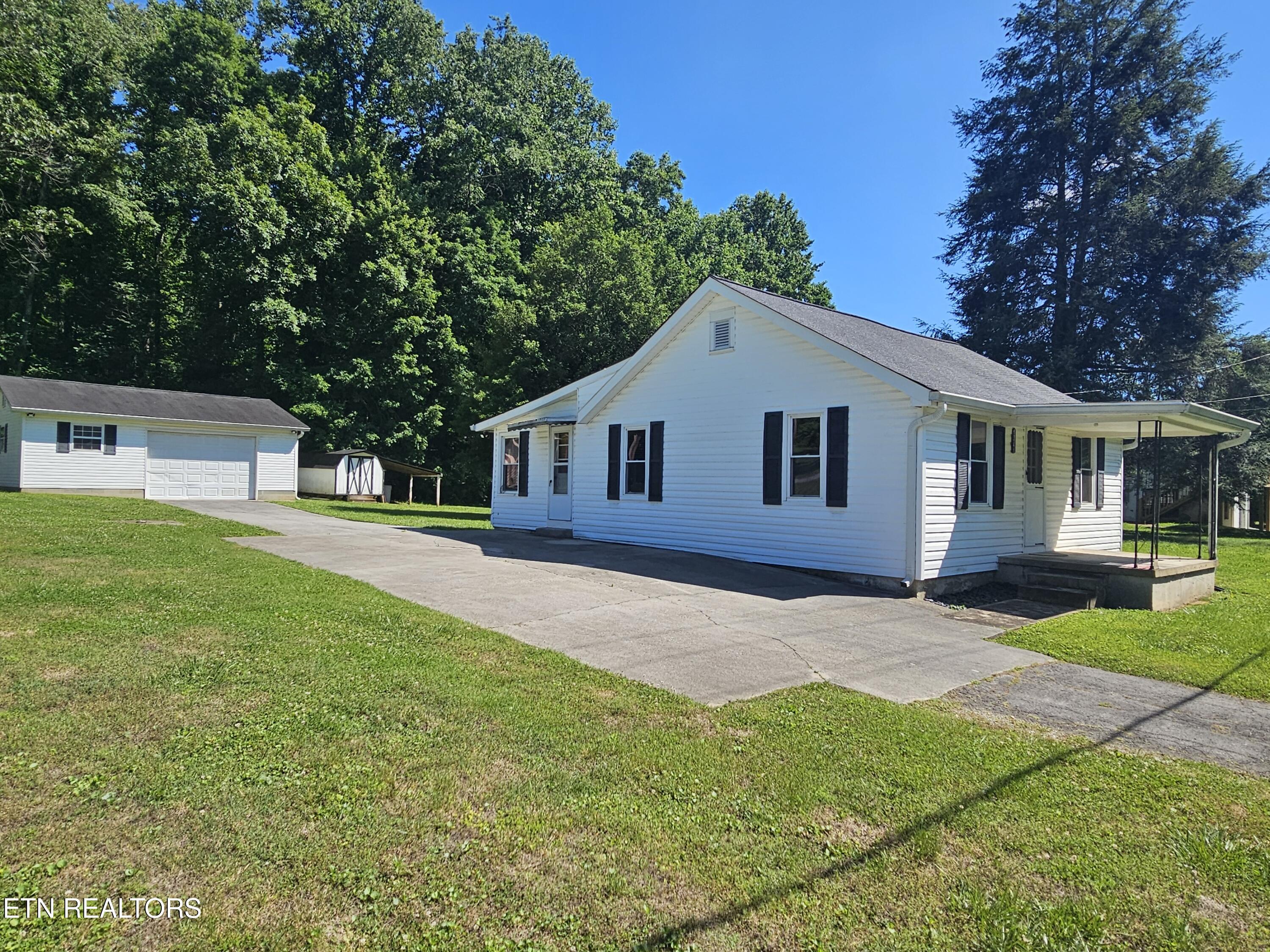 1341 Blockhouse Valley Road Clinton TN 37716
