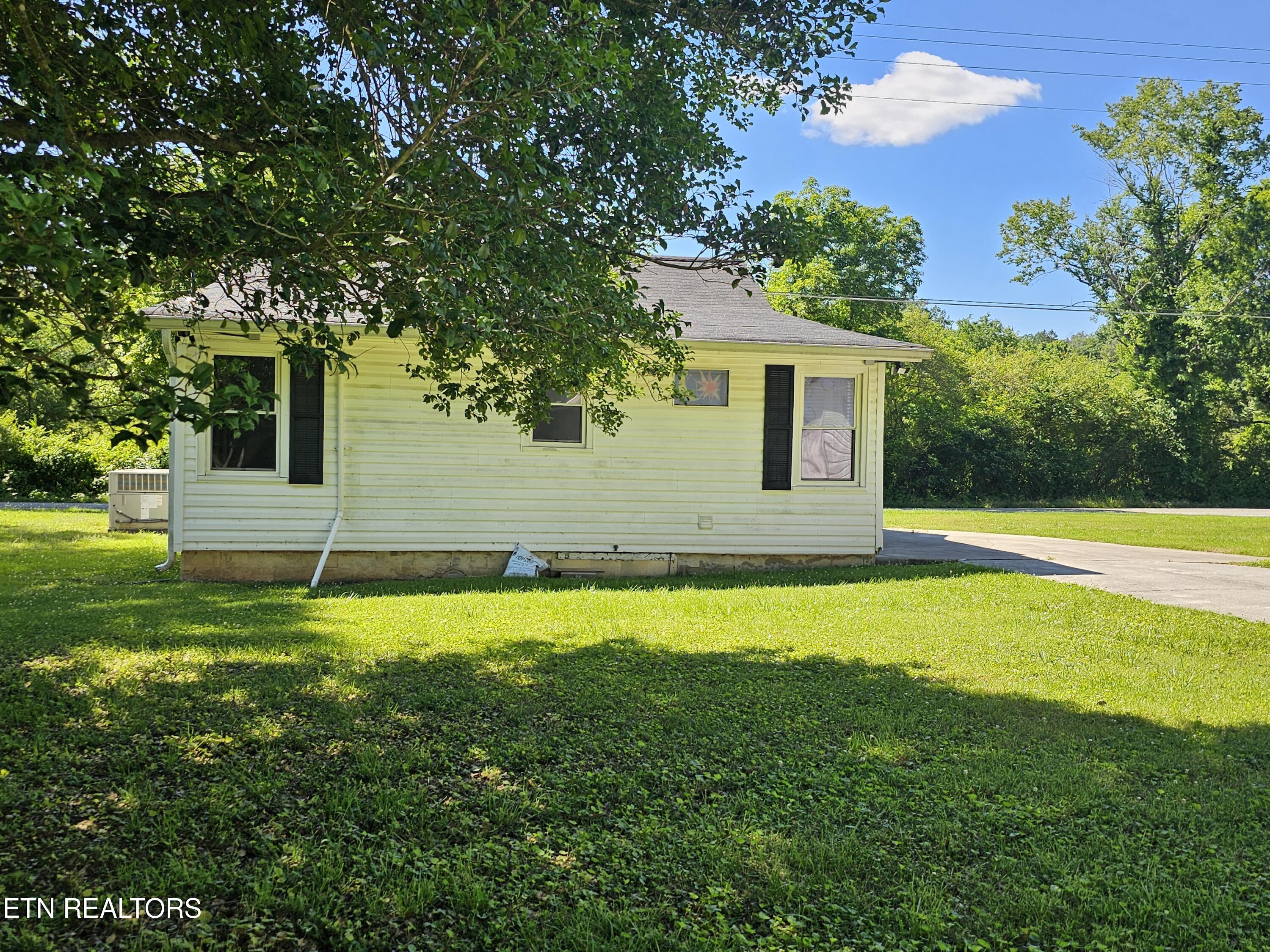 1341 Blockhouse Valley Road Clinton TN 37716