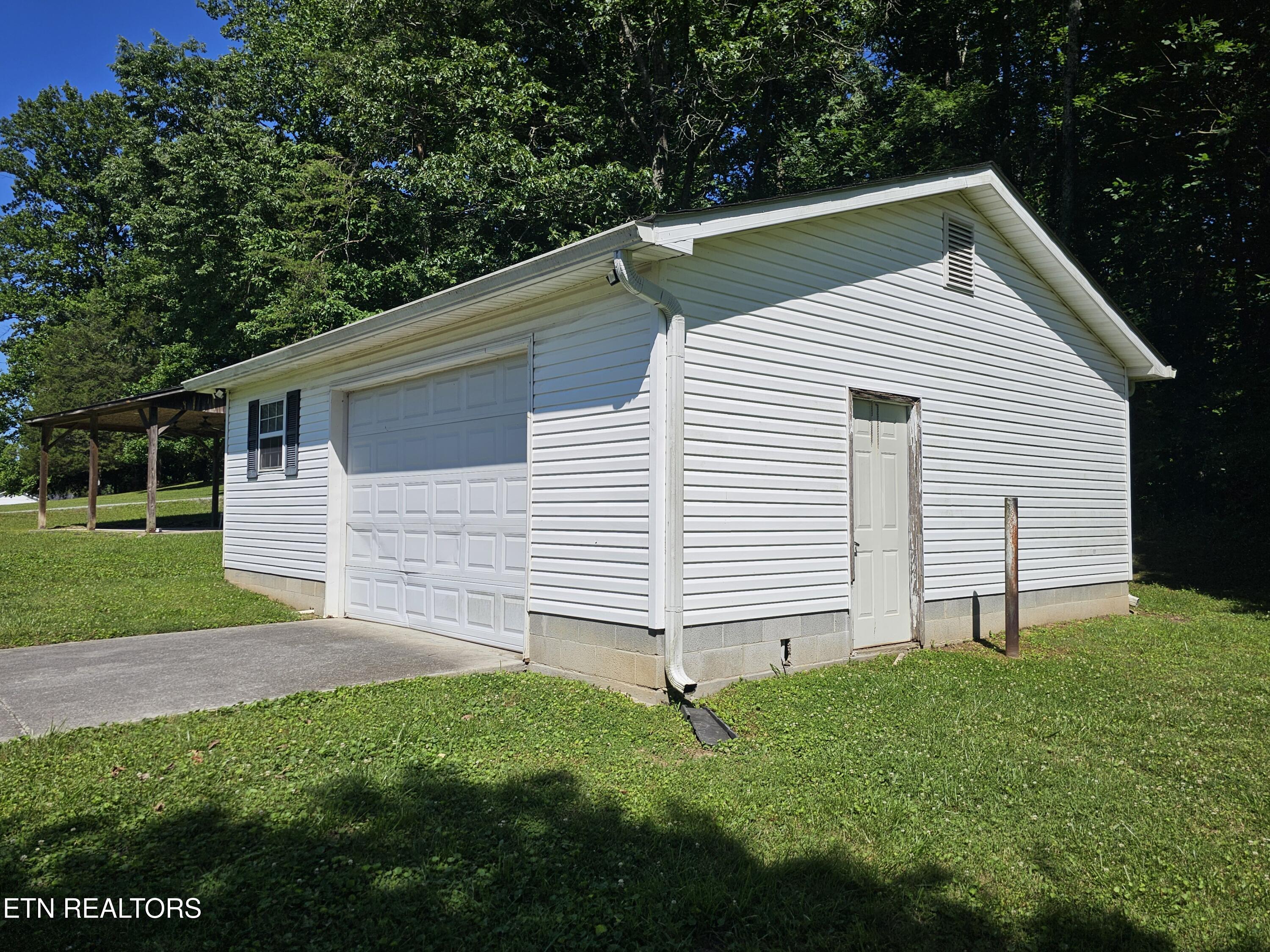1341 Blockhouse Valley Road Clinton TN 37716