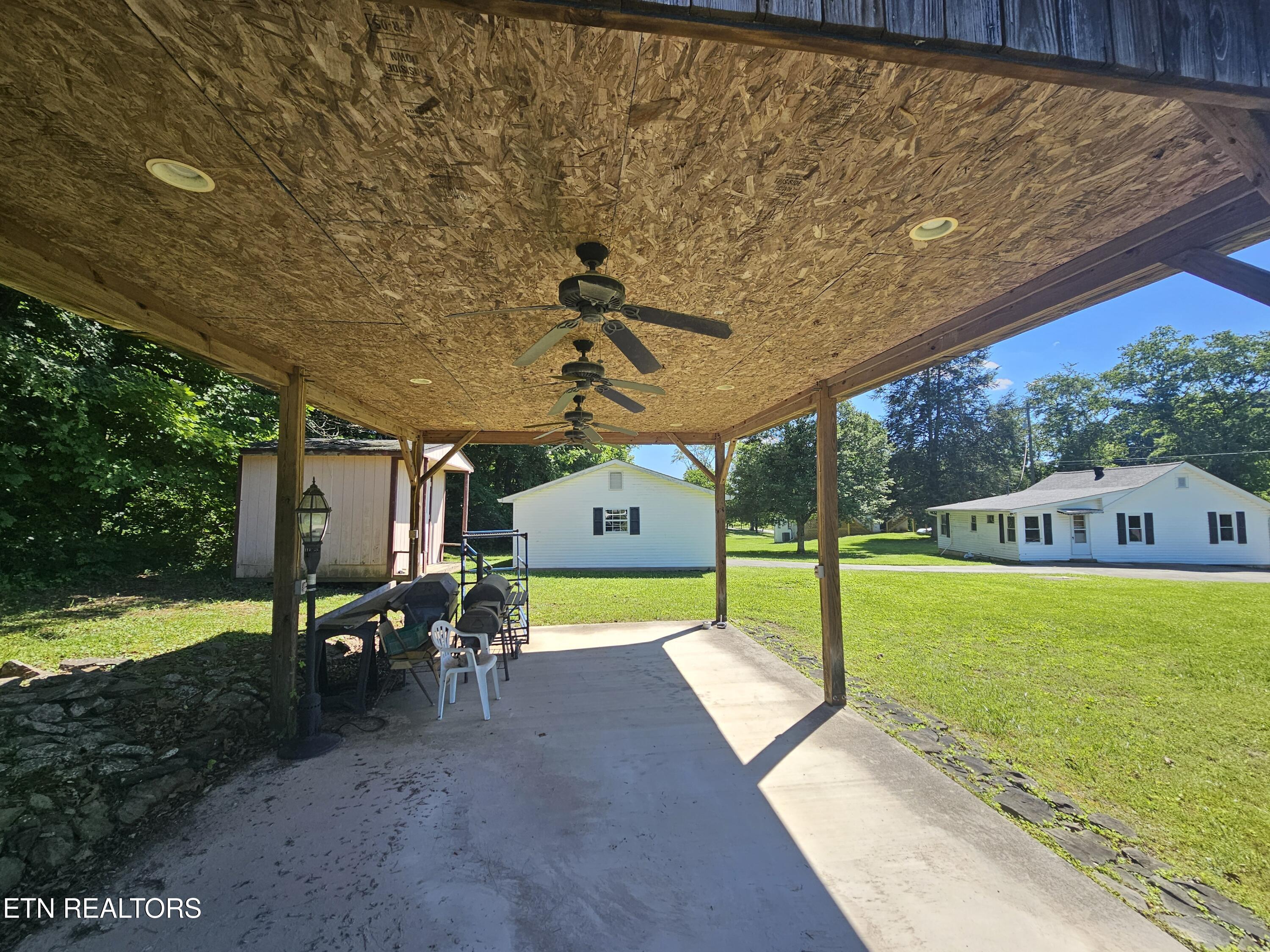 1341 Blockhouse Valley Road Clinton TN 37716