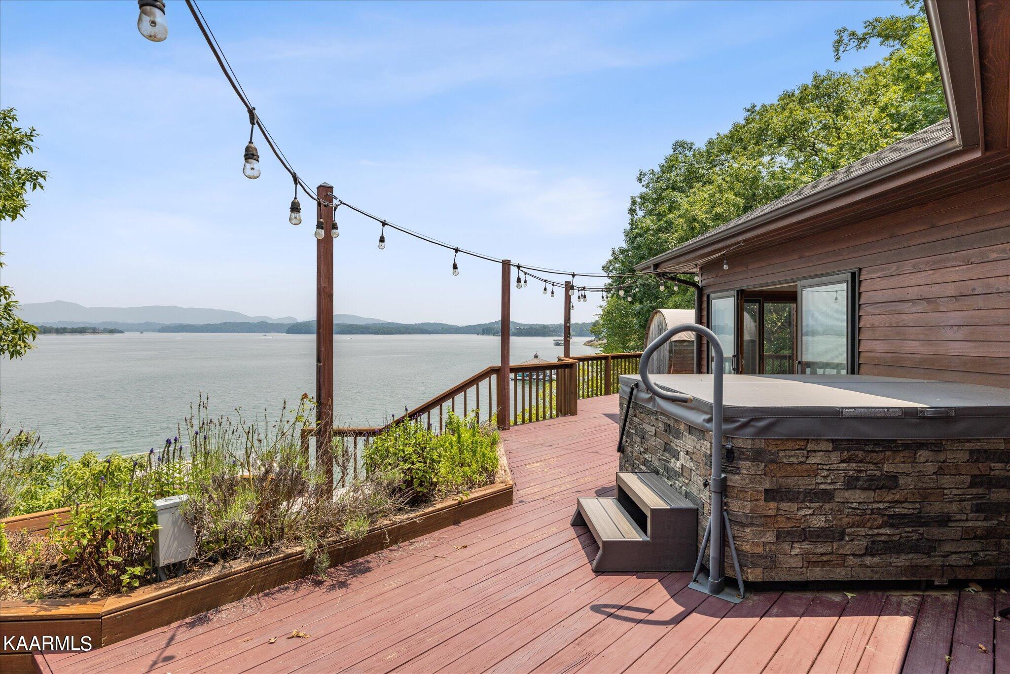 725 Riveredge Lane Dandridge TN 37725