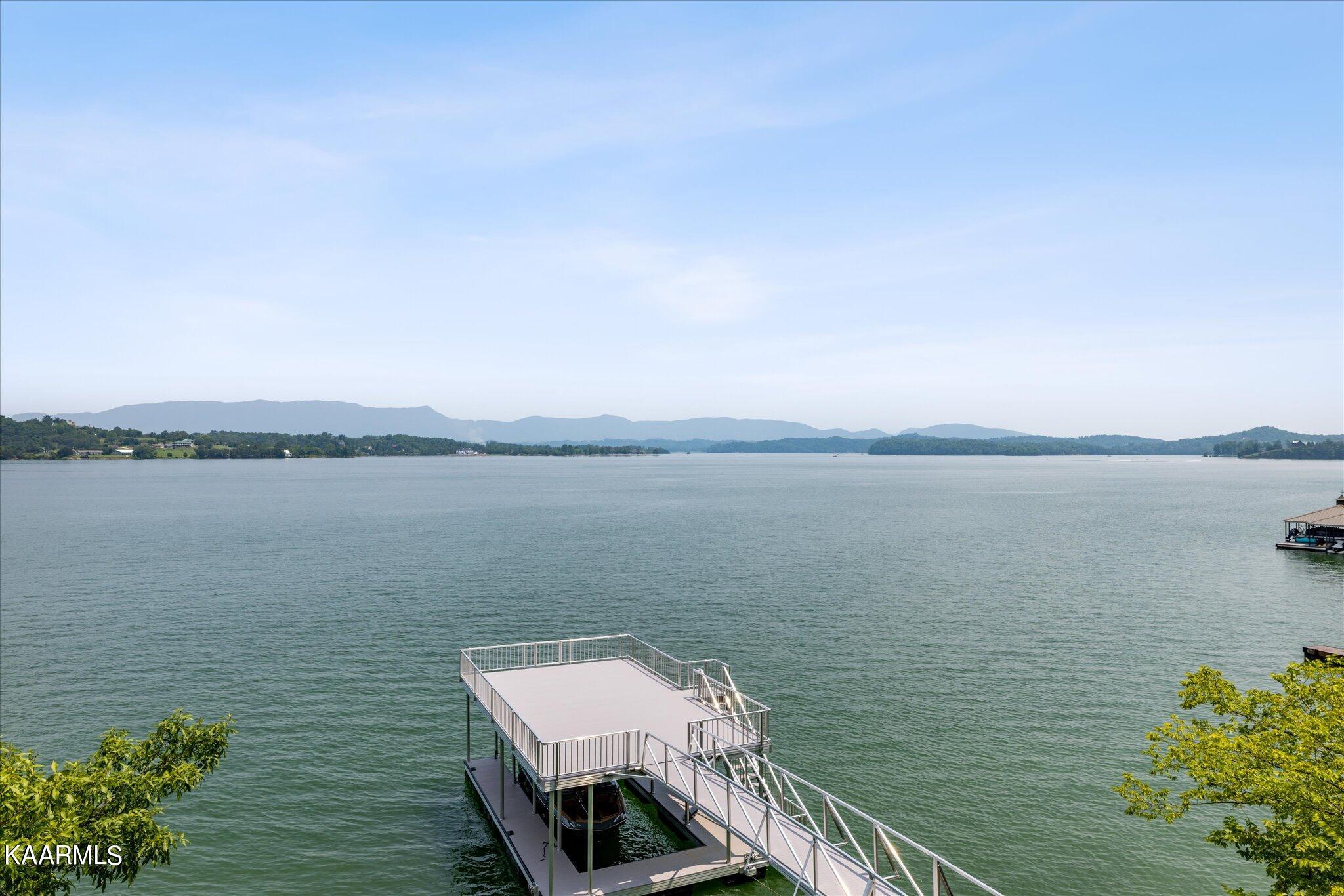 725 Riveredge Lane Dandridge TN 37725