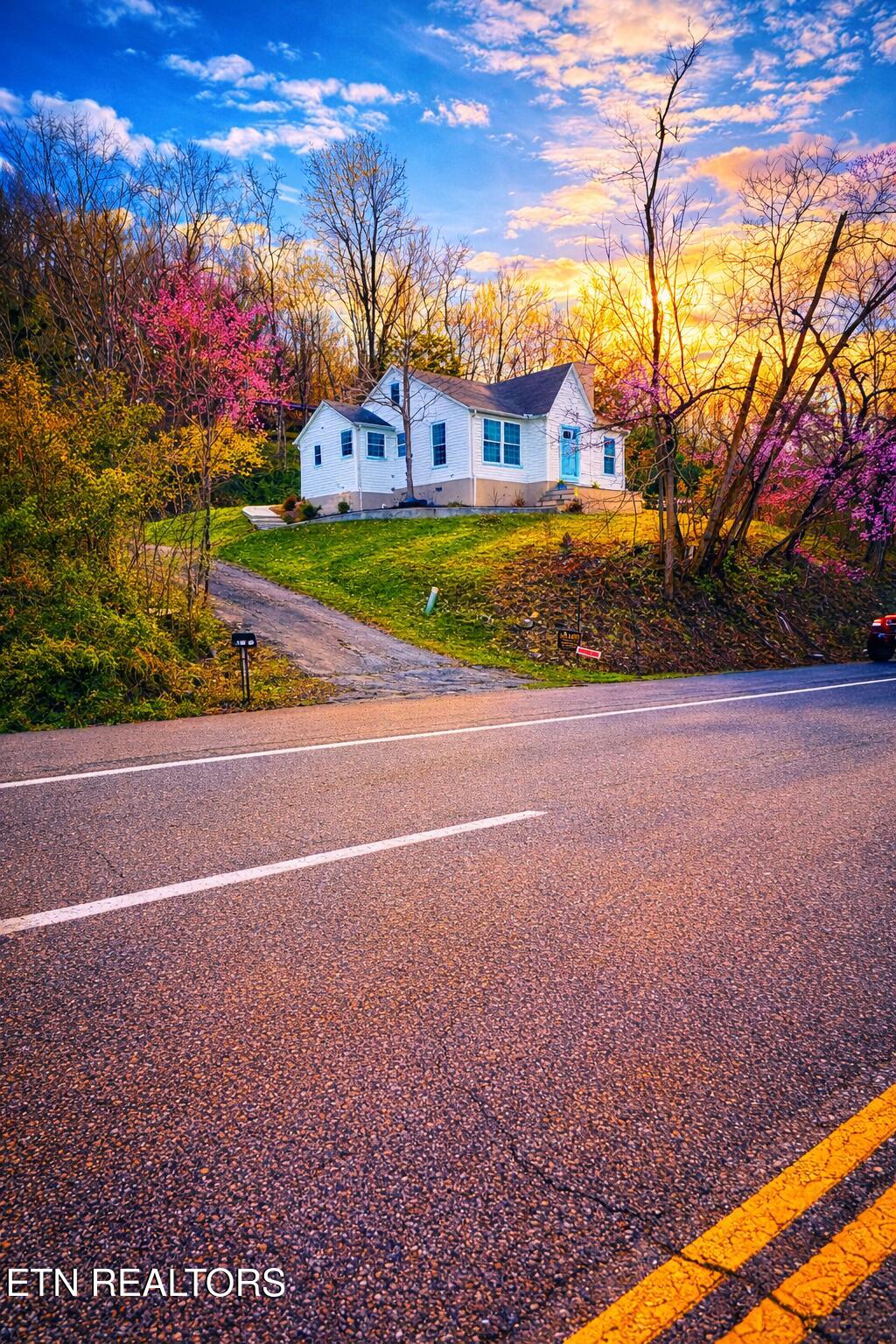 739 W Main Street Sevierville TN 37862