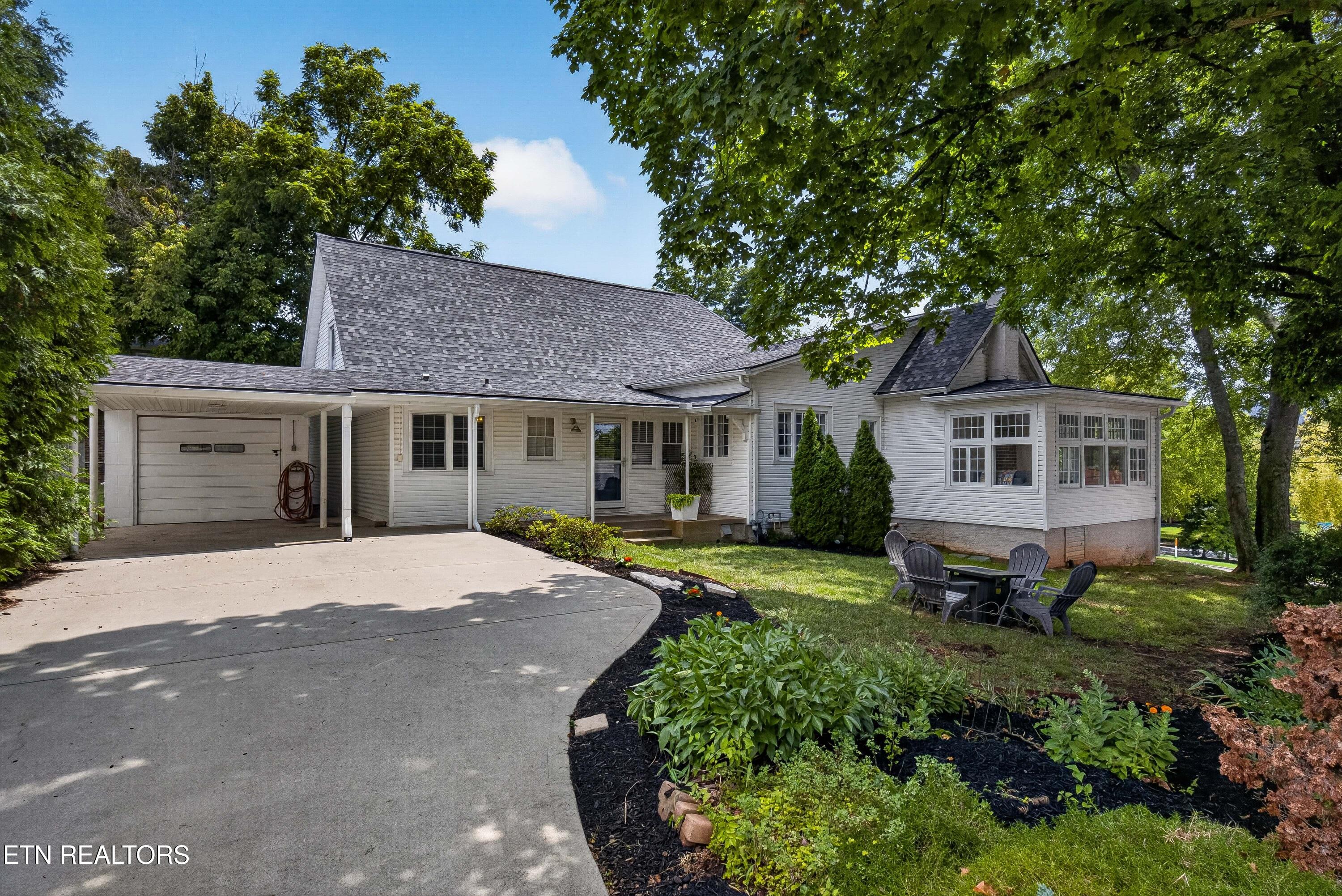 300 N Hicks Street Clinton TN 37716