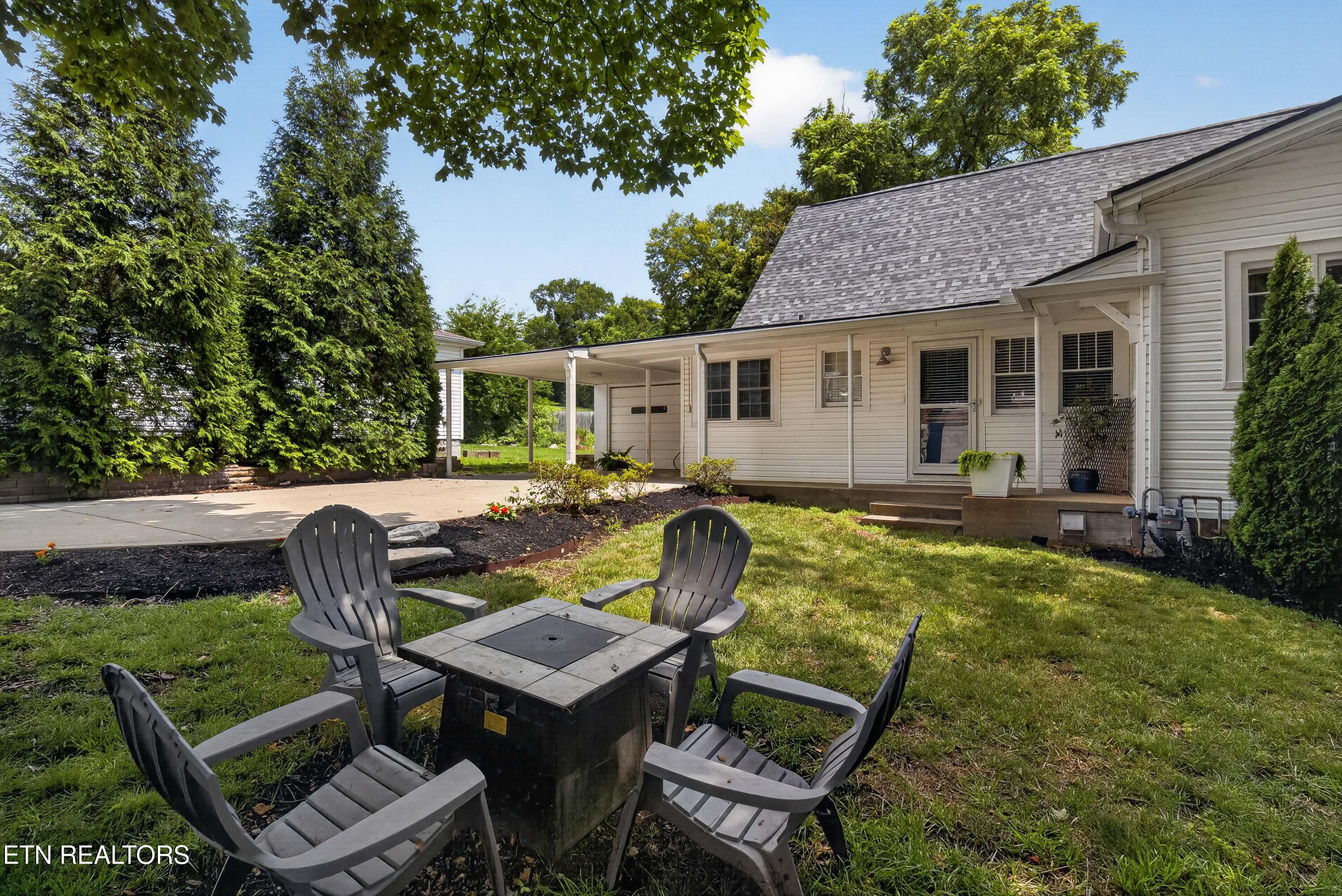 300 N Hicks Street Clinton TN 37716