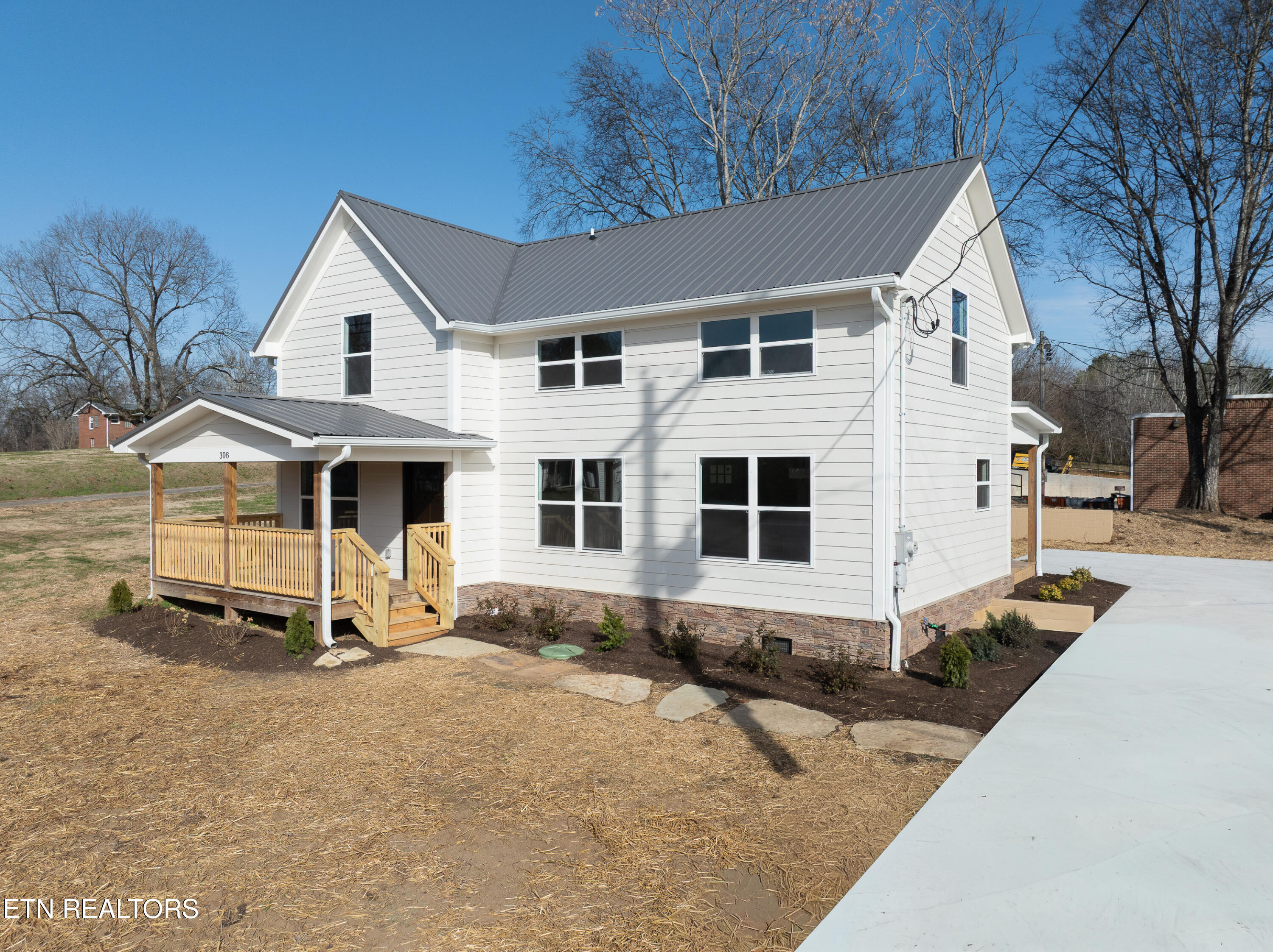 308 W Hill Avenue Friendsville TN 37737