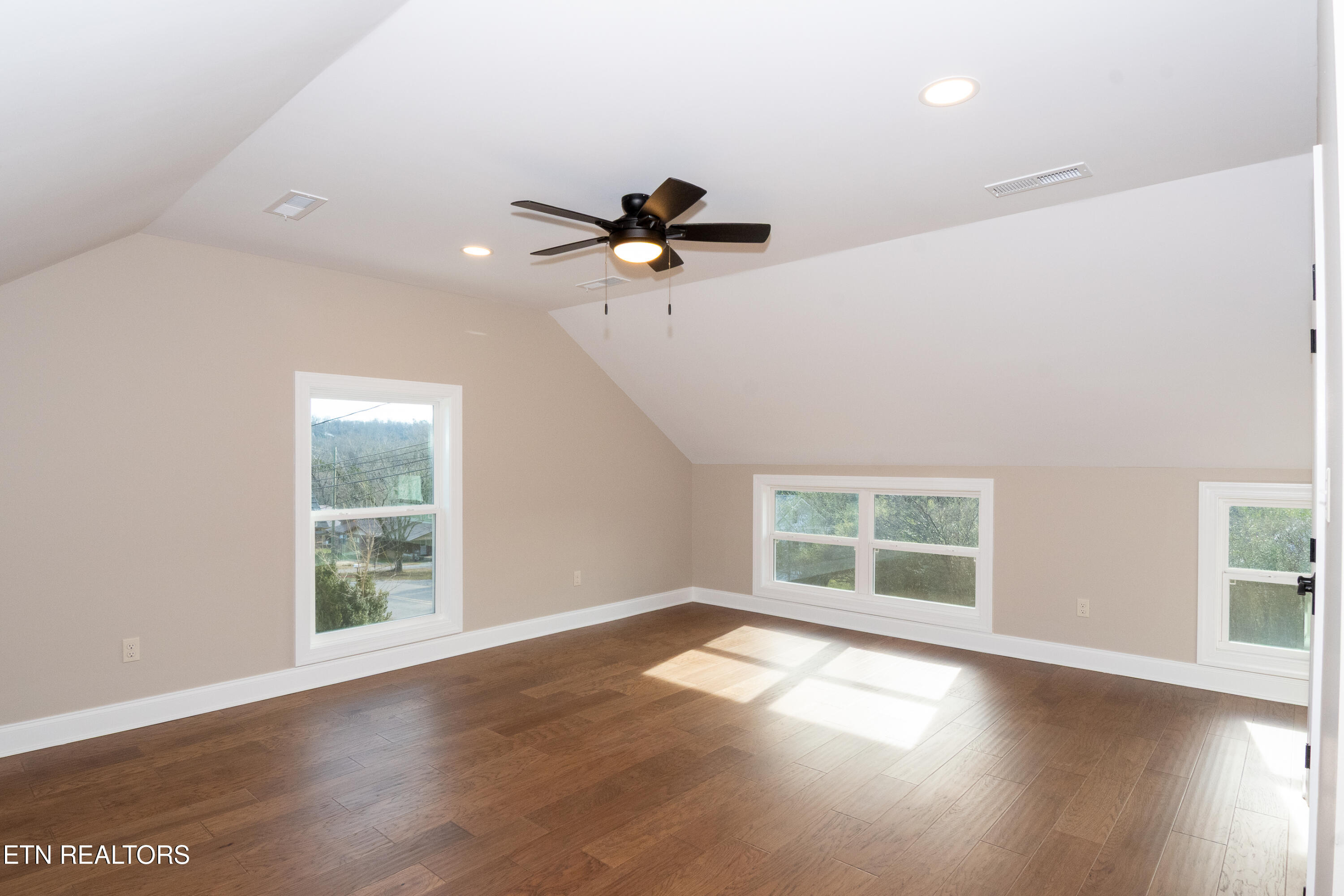 308 W Hill Avenue Friendsville TN 37737