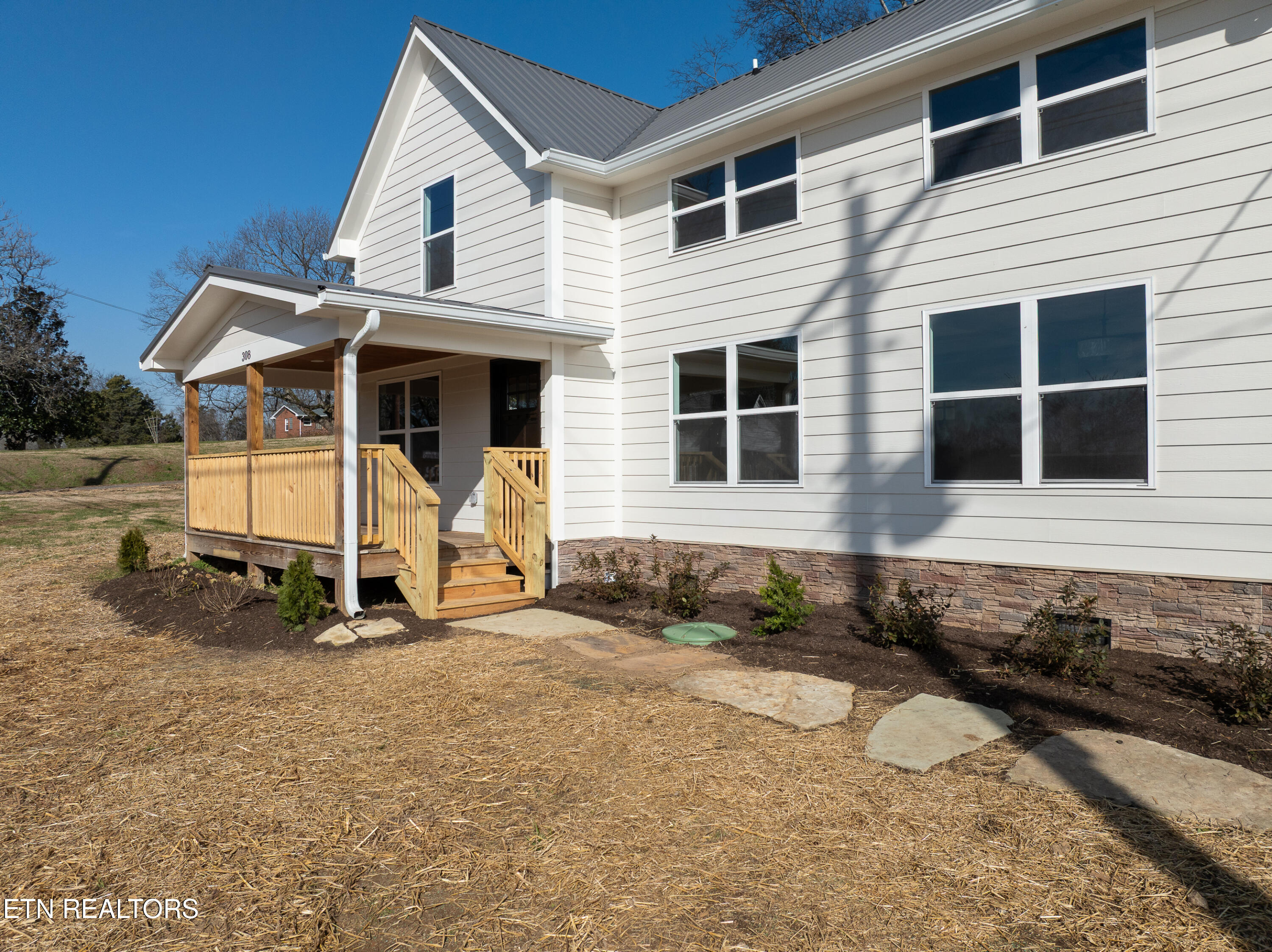 308 W Hill Avenue Friendsville TN 37737