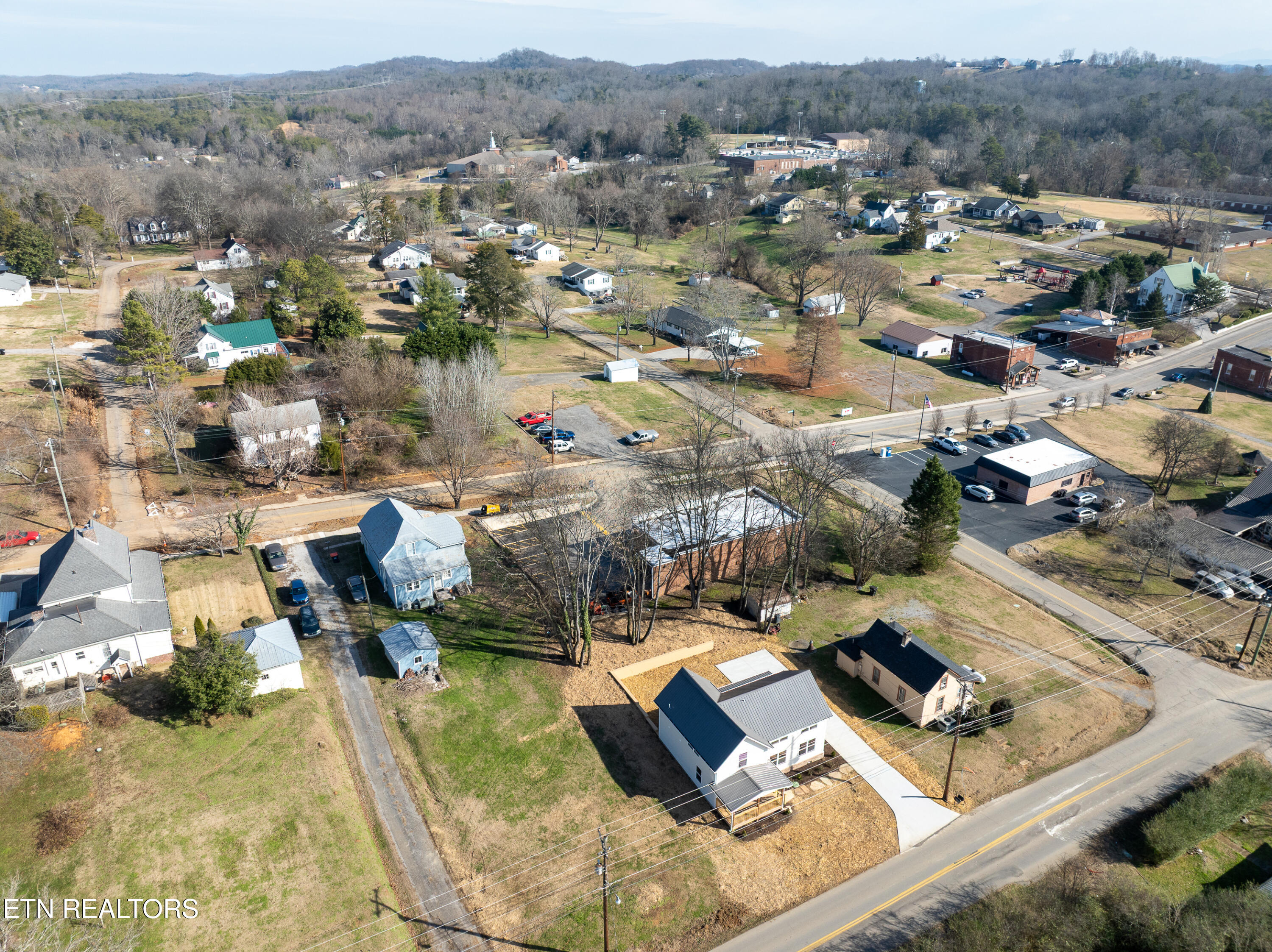 308 W Hill Avenue Friendsville TN 37737