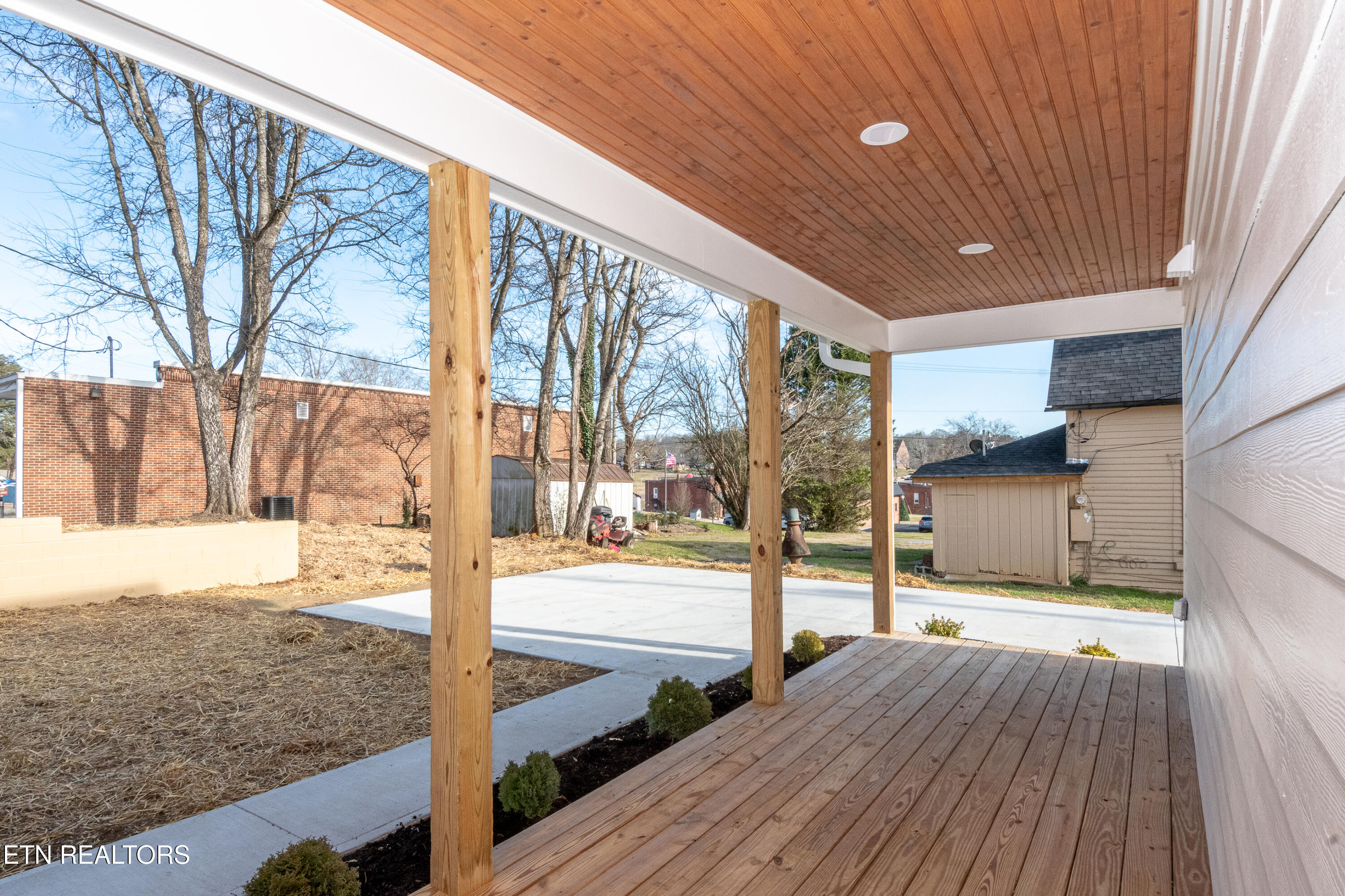 308 W Hill Avenue Friendsville TN 37737