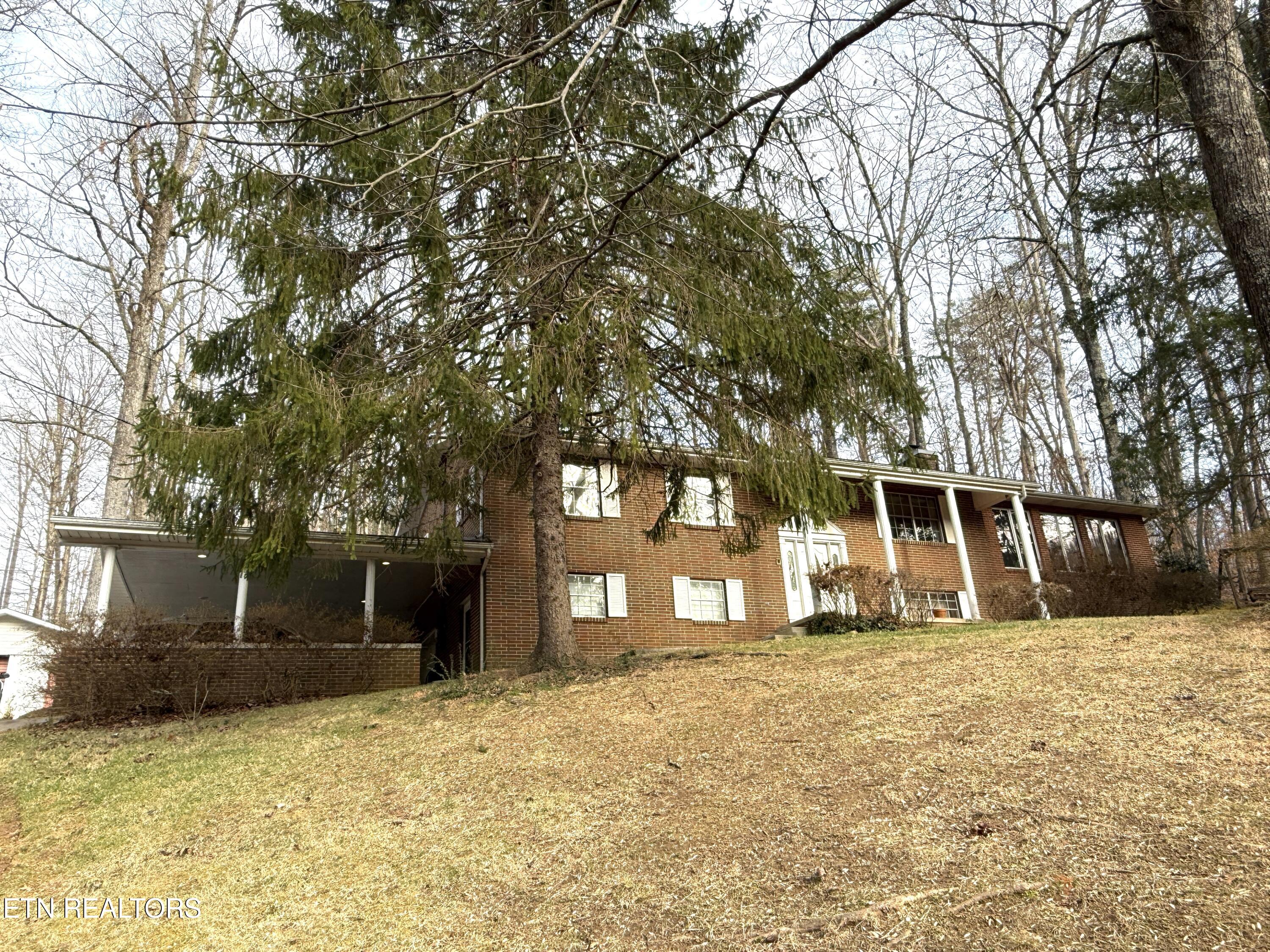 157 Ivanhoe Road Clinton TN 37716