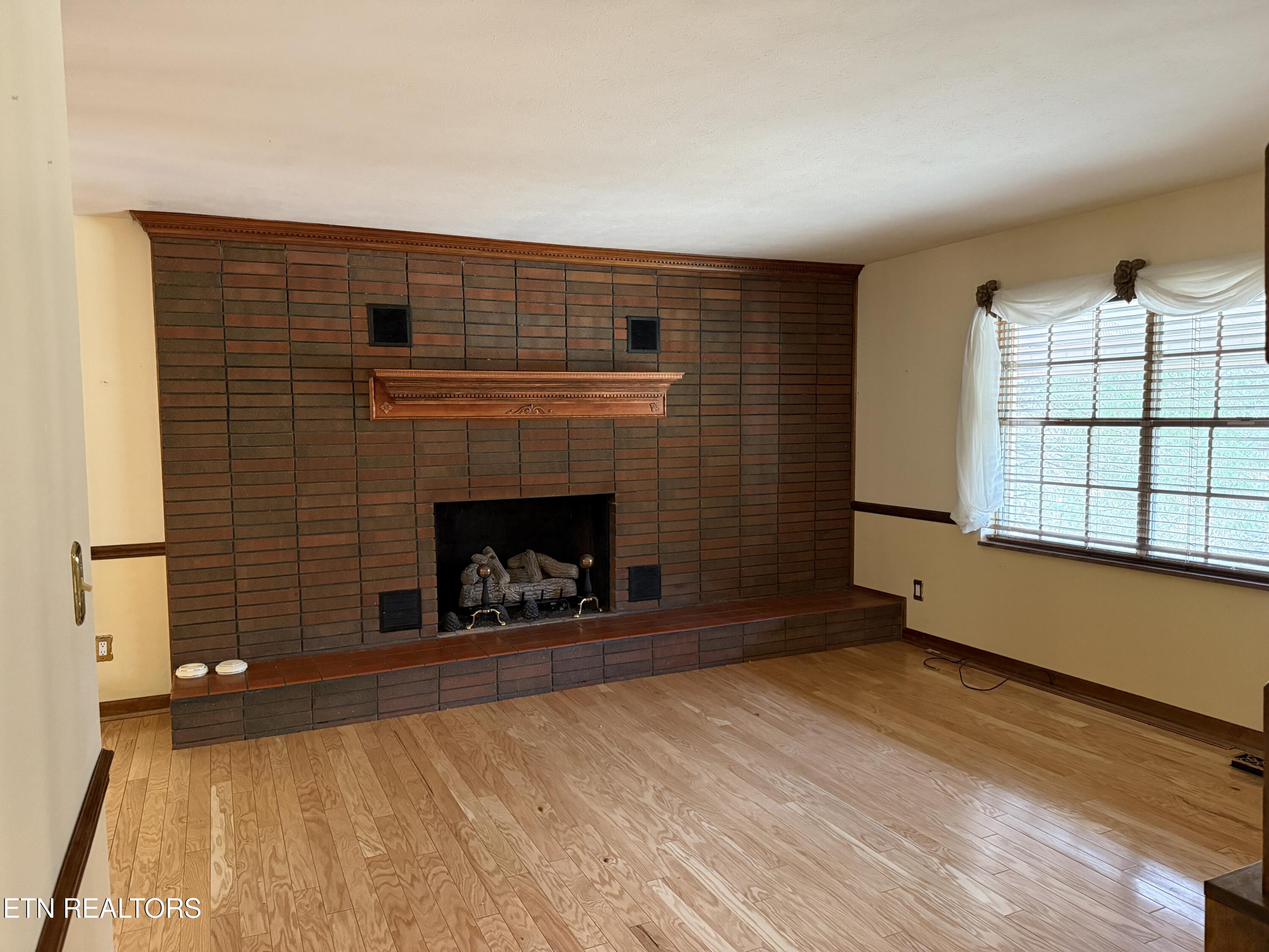 157 Ivanhoe Road Clinton TN 37716