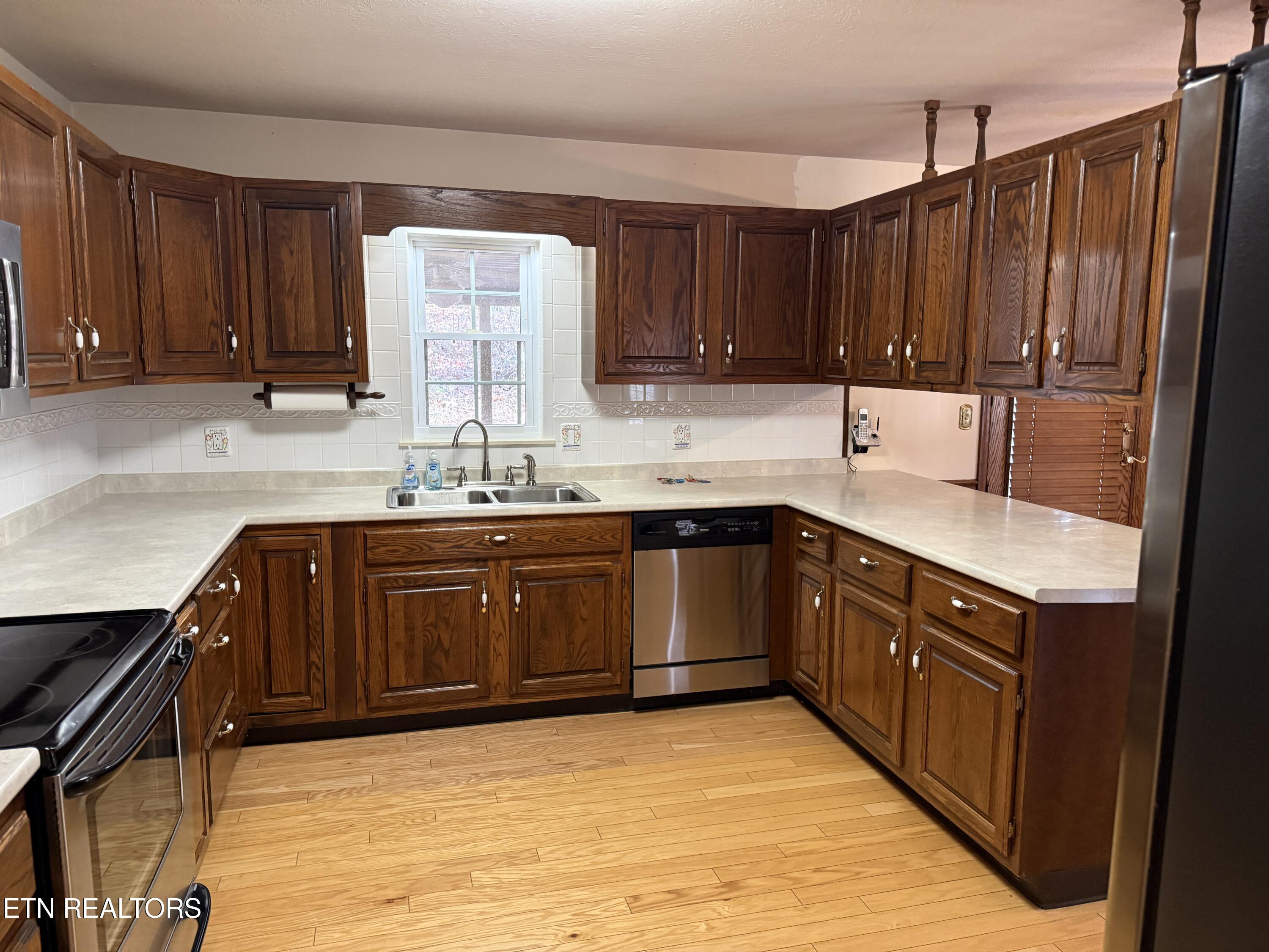 157 Ivanhoe Road Clinton TN 37716